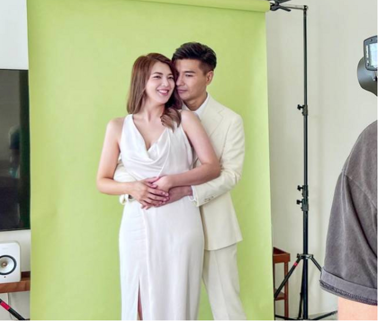 陈展鹏晒与太太一起摸肚被猜怀二胎 单文柔澄清只是胖了不是怀孕