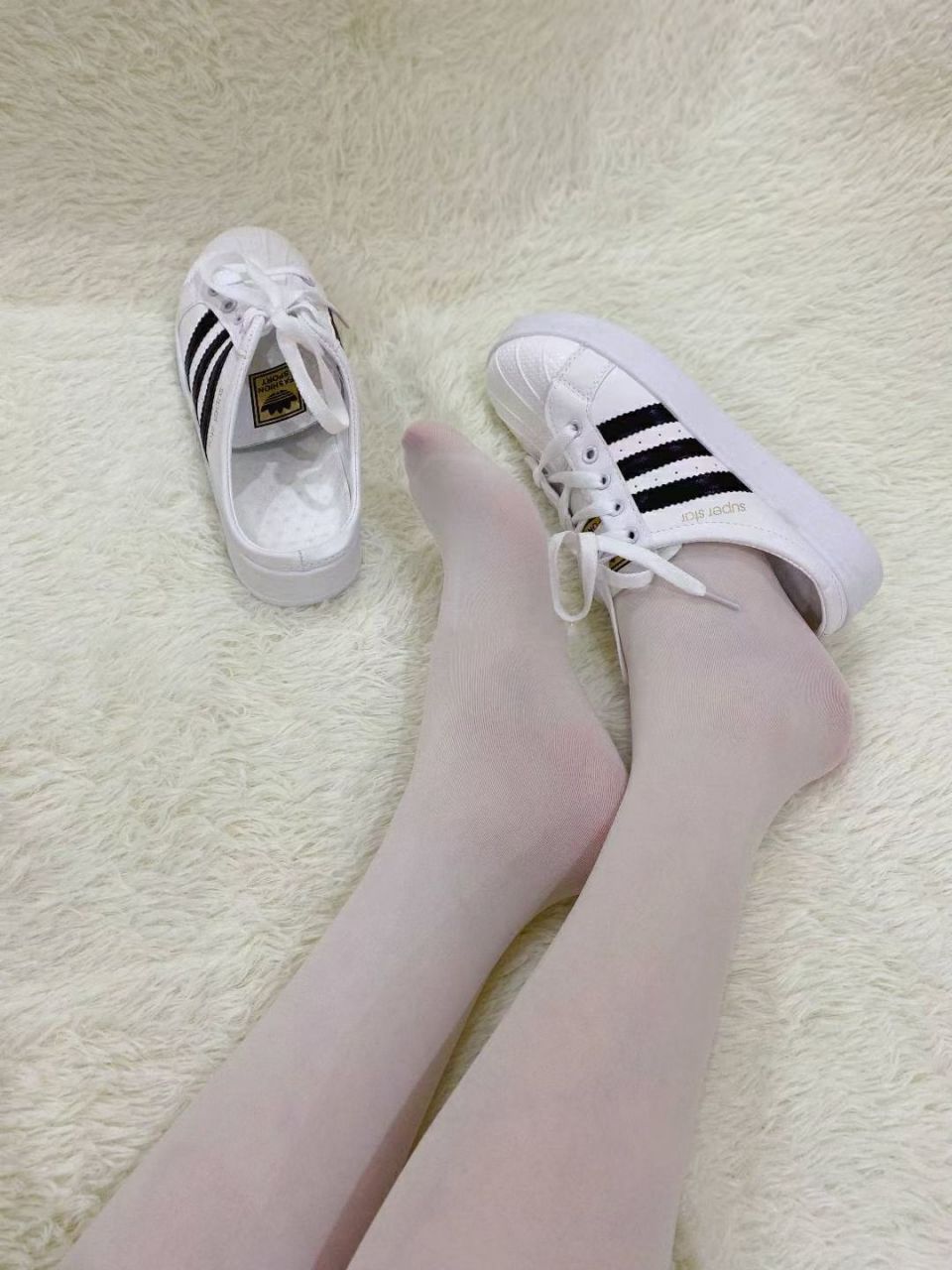 白丝yyds~假期余额不足啦!