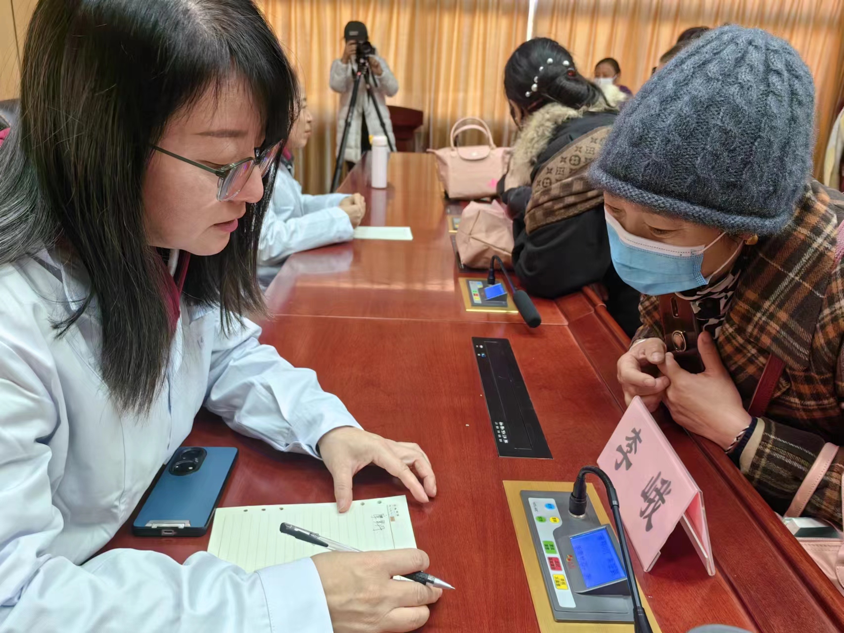 包含广安门中医医院、护士全程协助陪同跑腿挂号，保证为客户私人信息保密的词条