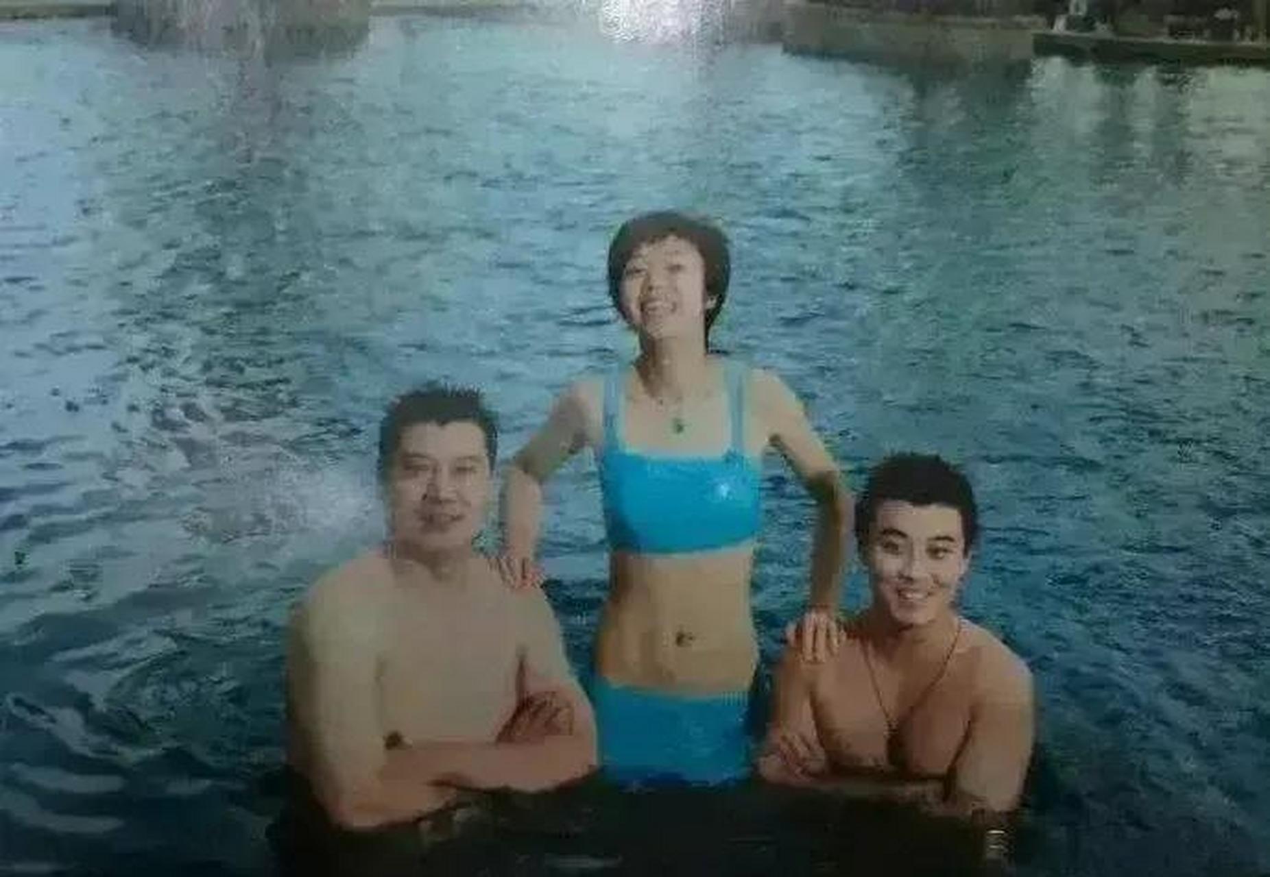 gif创作人# 张怡宁早期罕见三点式泳装,真想不到她竟是女队最大胆