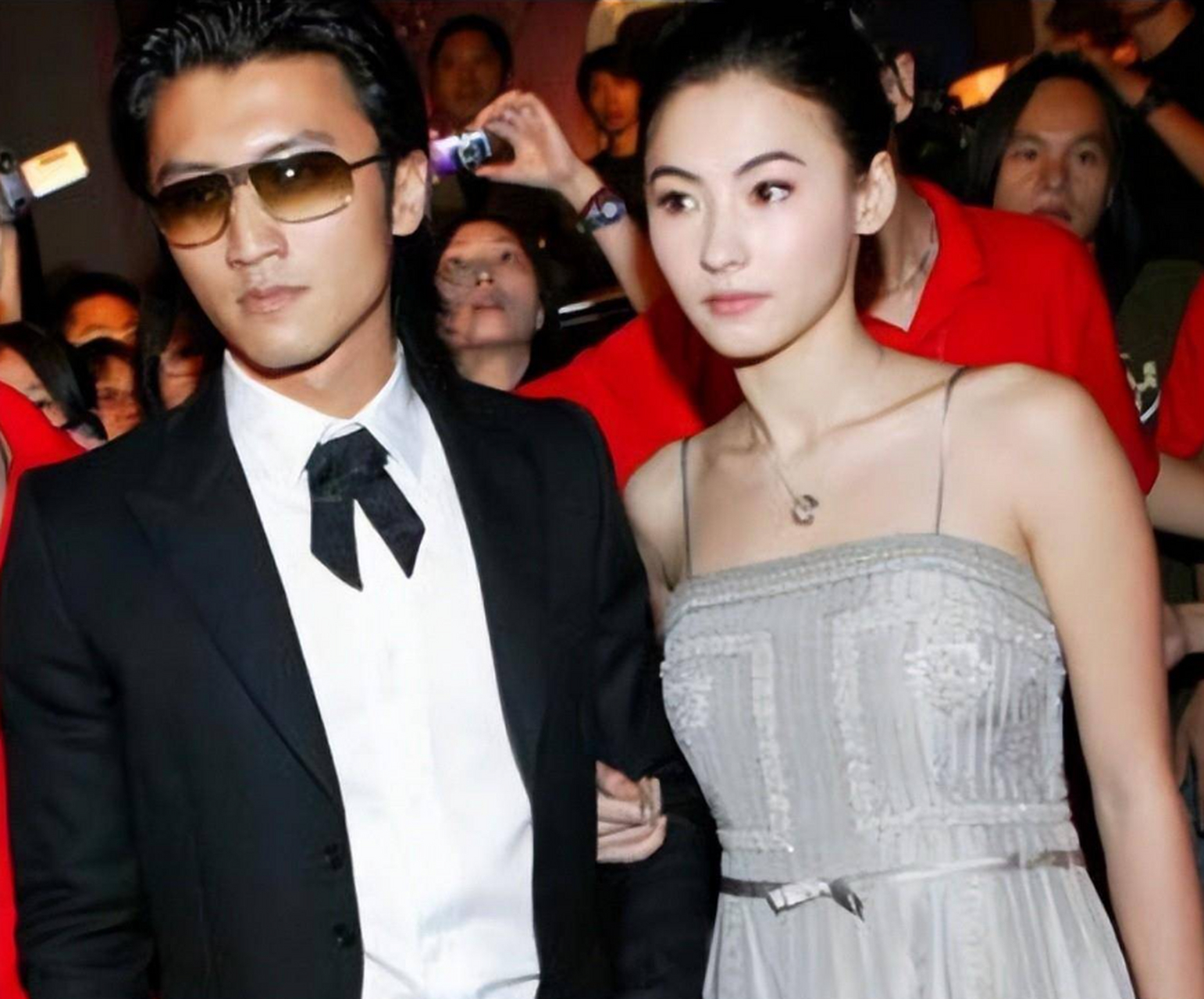 张柏芝与谢霆锋同赴澳大利亚?经纪人否认复合,网友们对此议论纷纷.