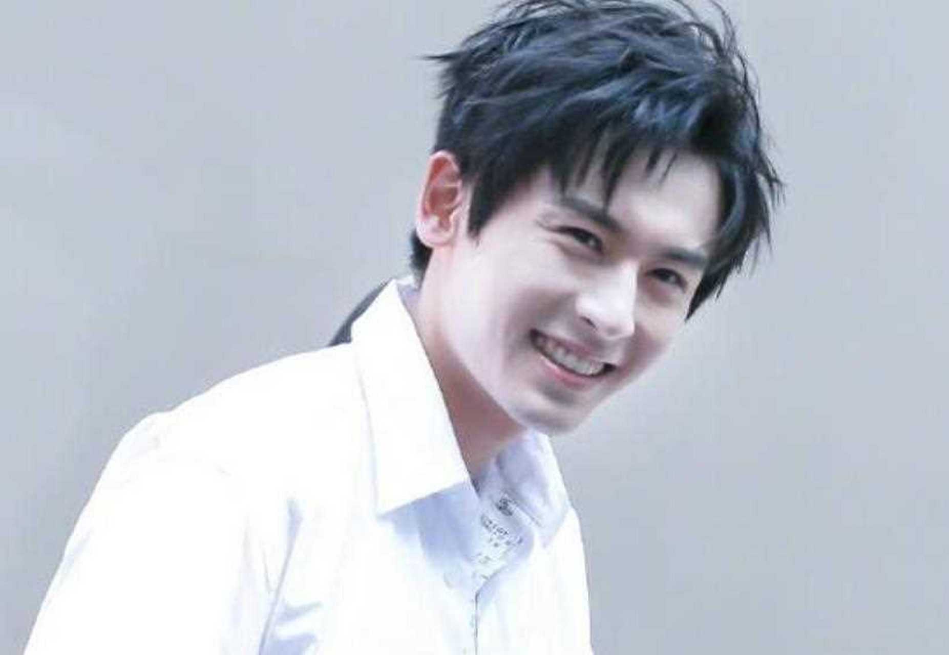 迪丽热巴主动与阿迪达斯解约,成为特步代言人,张哲瀚你羞愧吗?