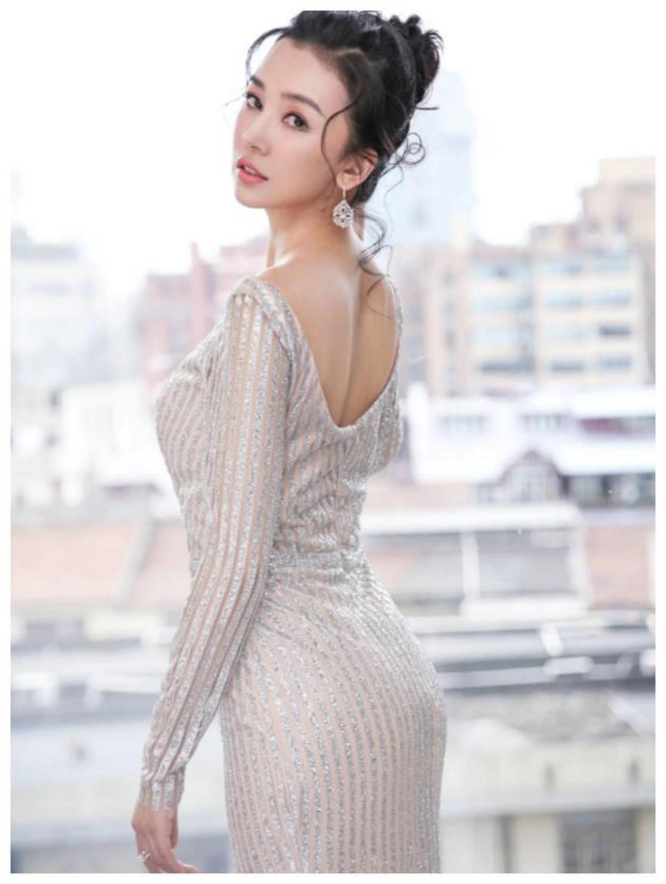 "龙女郎"姚星彤的身材太好了,凹凸有致的曲线,完全不输超模