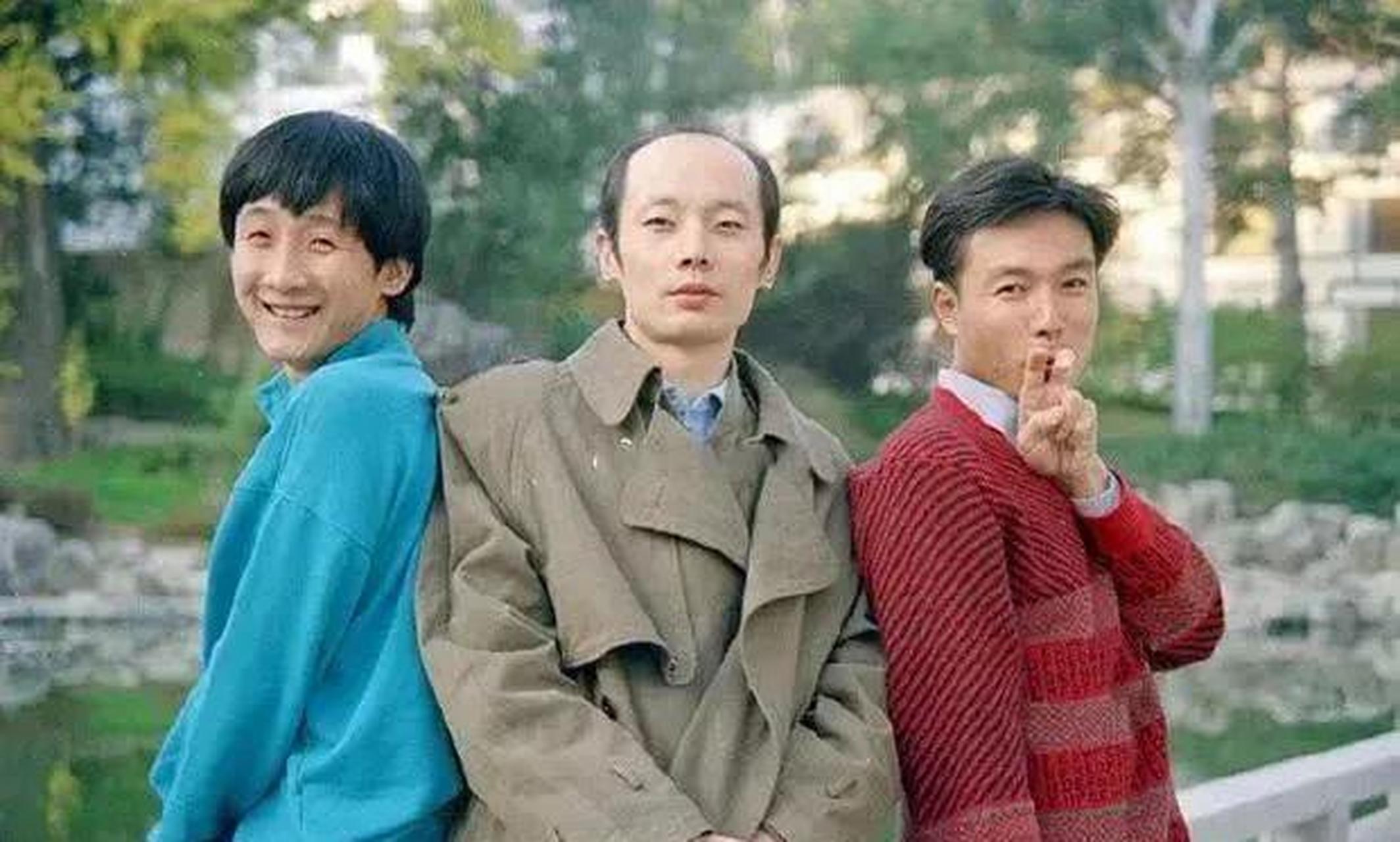 葛优,梁天,谢园,年轻时候在公园游玩时的合照.