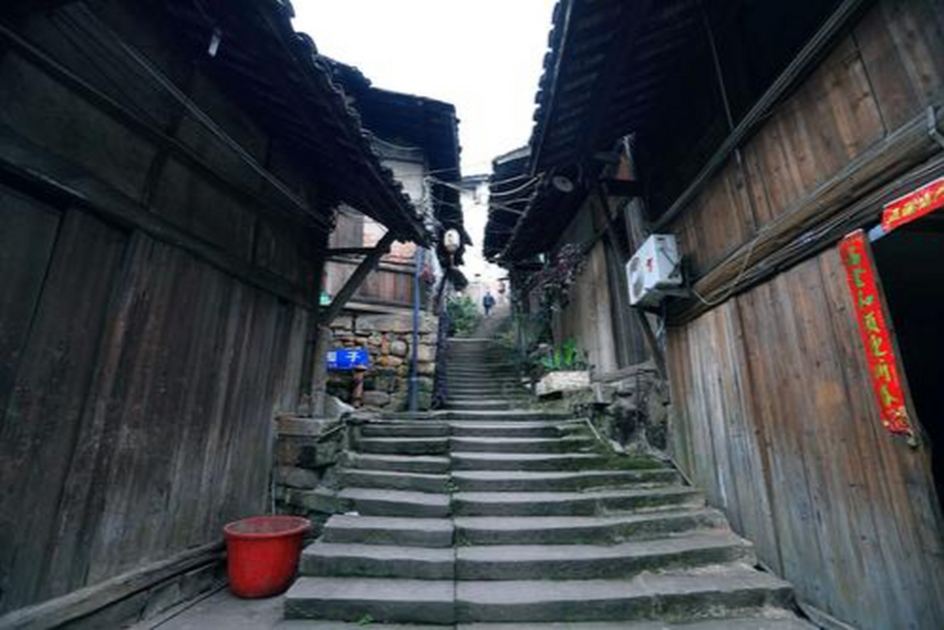 泸州佛宝镇,又称"福宝古镇",是四川省著名国家森林公园佛宝公园的入口