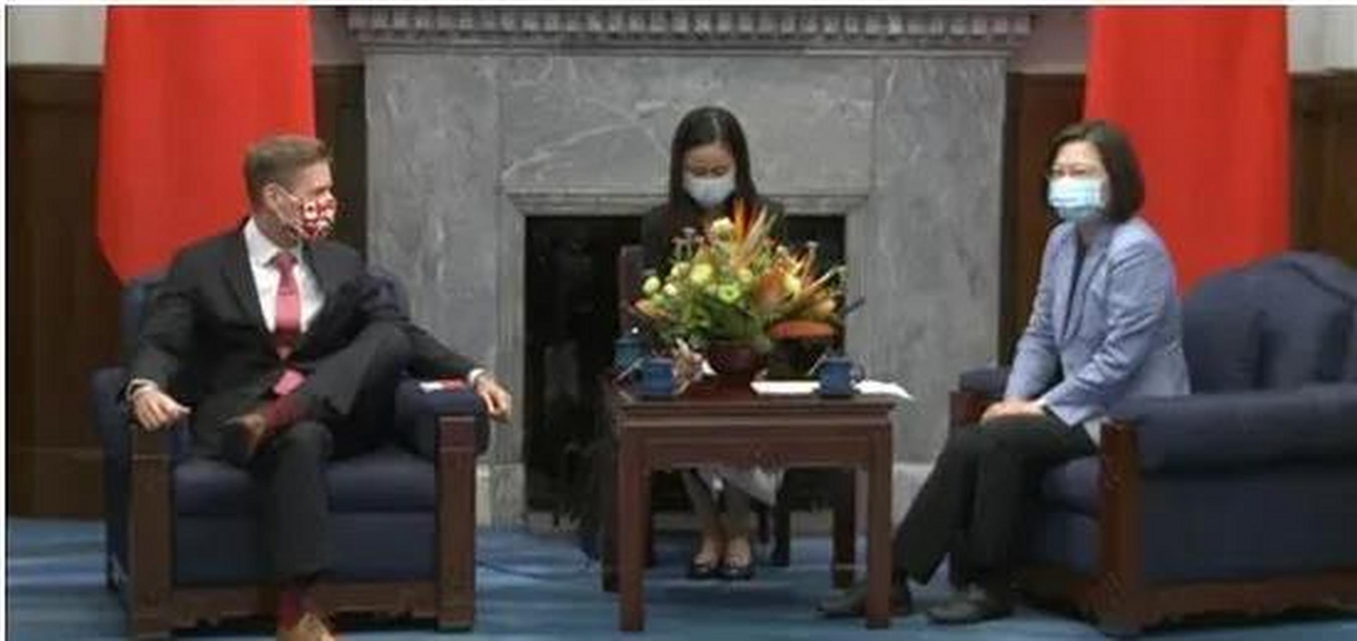 得分情况.德国外交部长访华,翘着二郎腿,很多说这是傲慢无礼的表现.