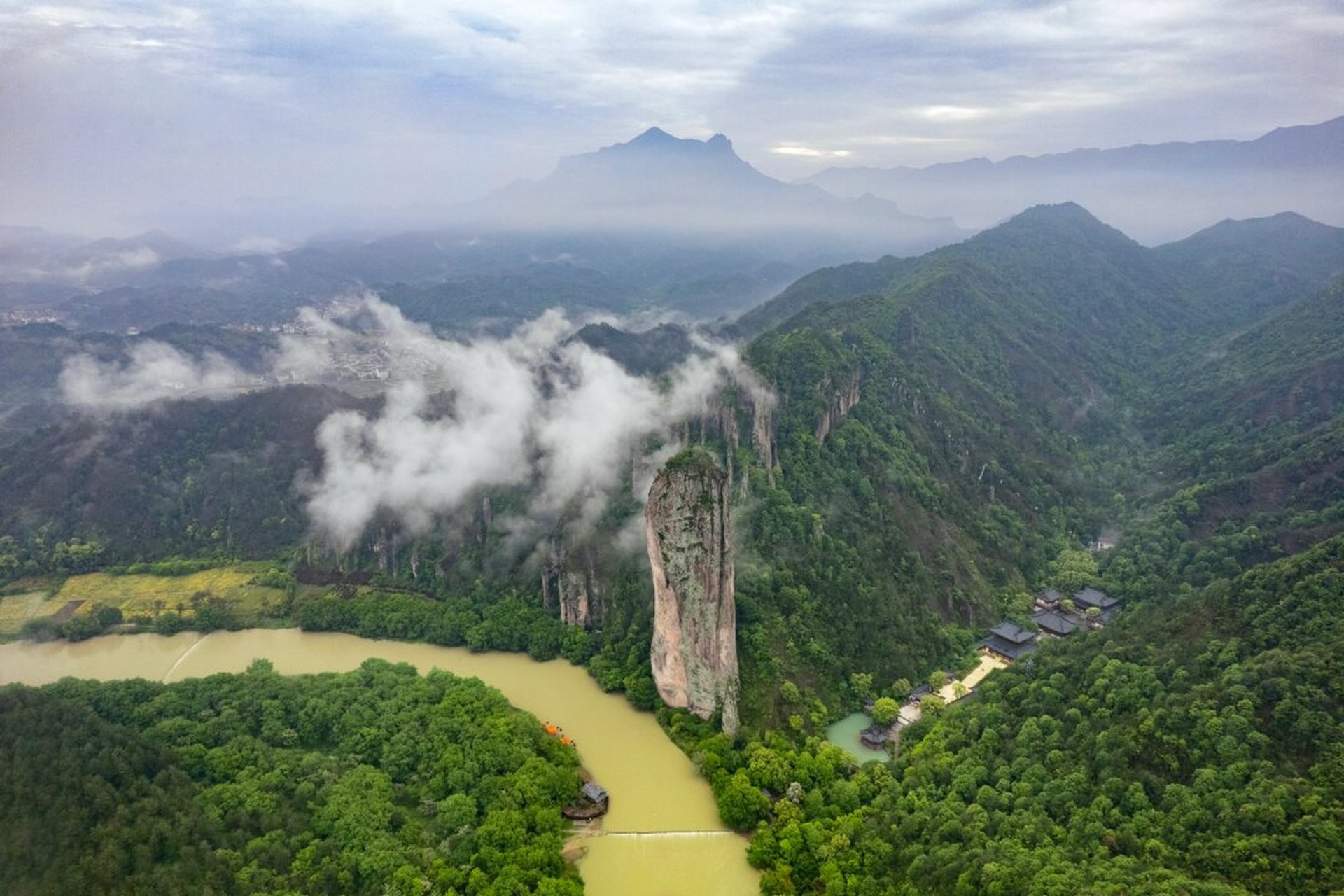 仙都风景区|旅游攻略  仙都景区是缙云的一颗璀璨明珠,拥有众多令人