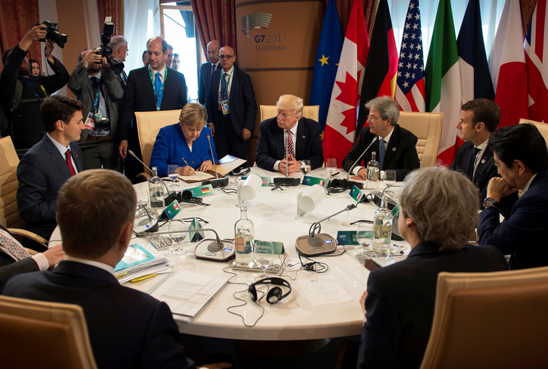 外媒:日本宣布泽连斯基将赴日参加g7峰会  此外,乌克兰总统办公室主任