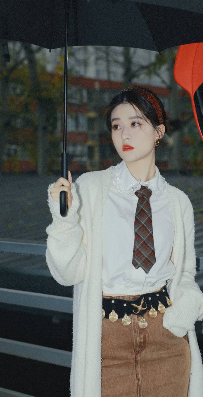 乔欣职场风街拍壁纸