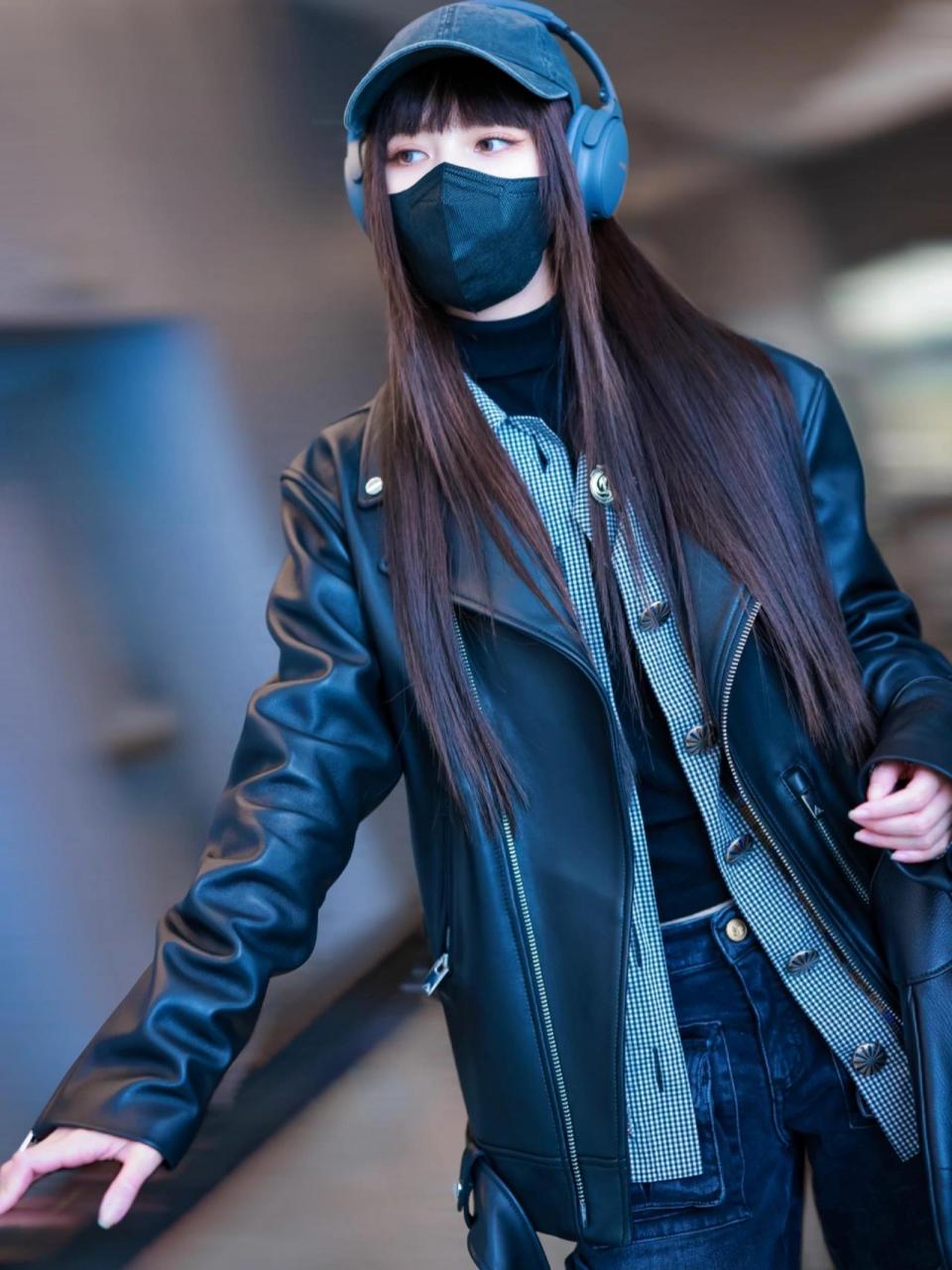 宋妍霏穿搭私服同款 女明星穿搭同款私服 look: 衣服:又见高山meta