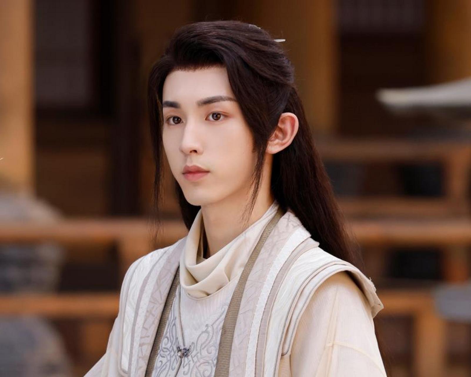 郭俊辰在《花戎》正片里的状态,怎么跟剧照不太一样?