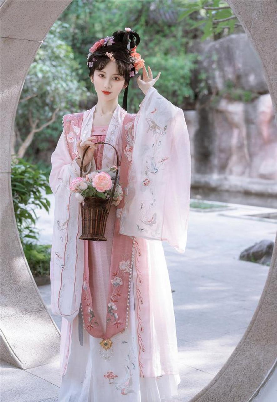 宋制汉服也太美了,穿上就是粉嫩娇俏的大宋公主!
