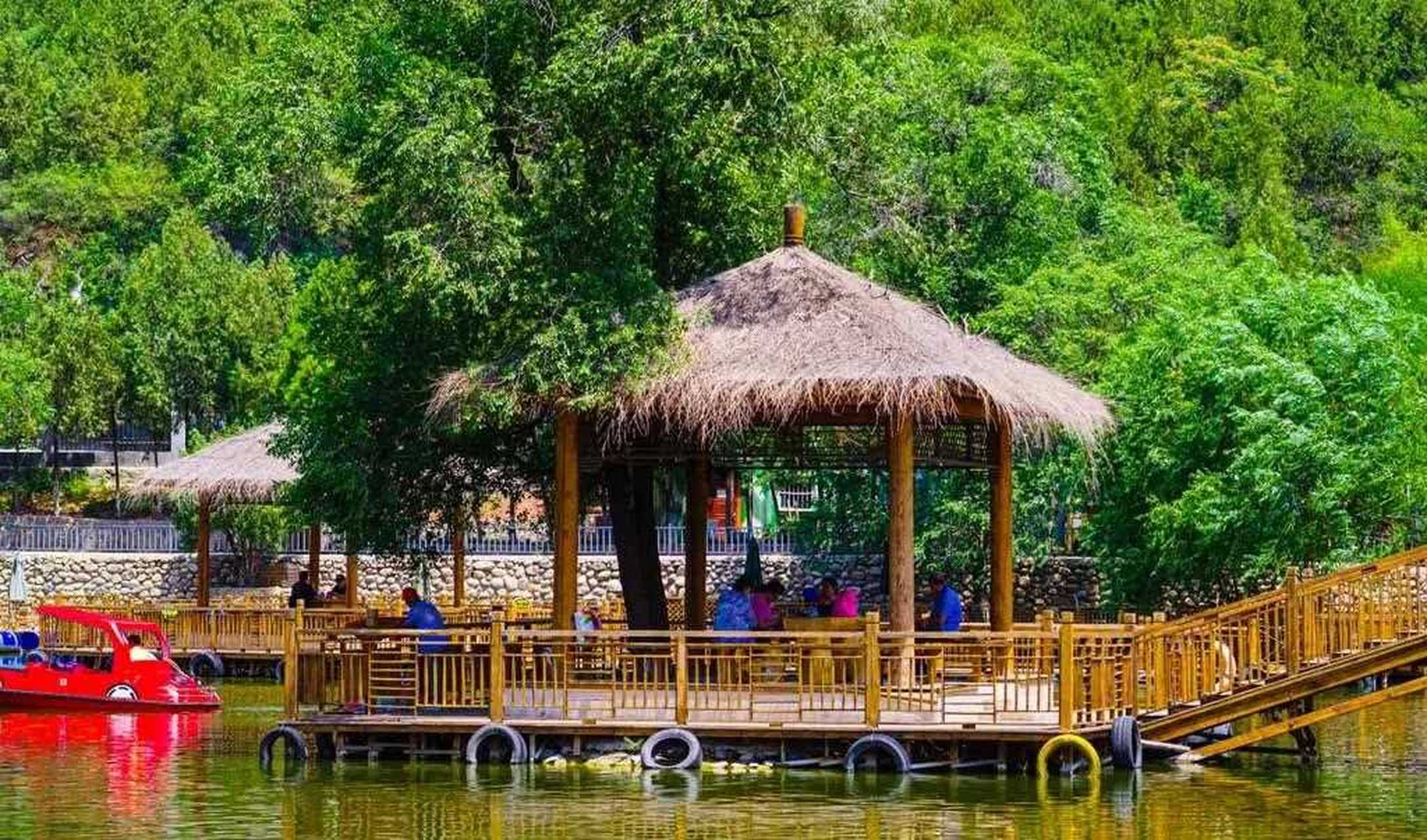 燕子湖需要预约,一般早早就约满了,很多