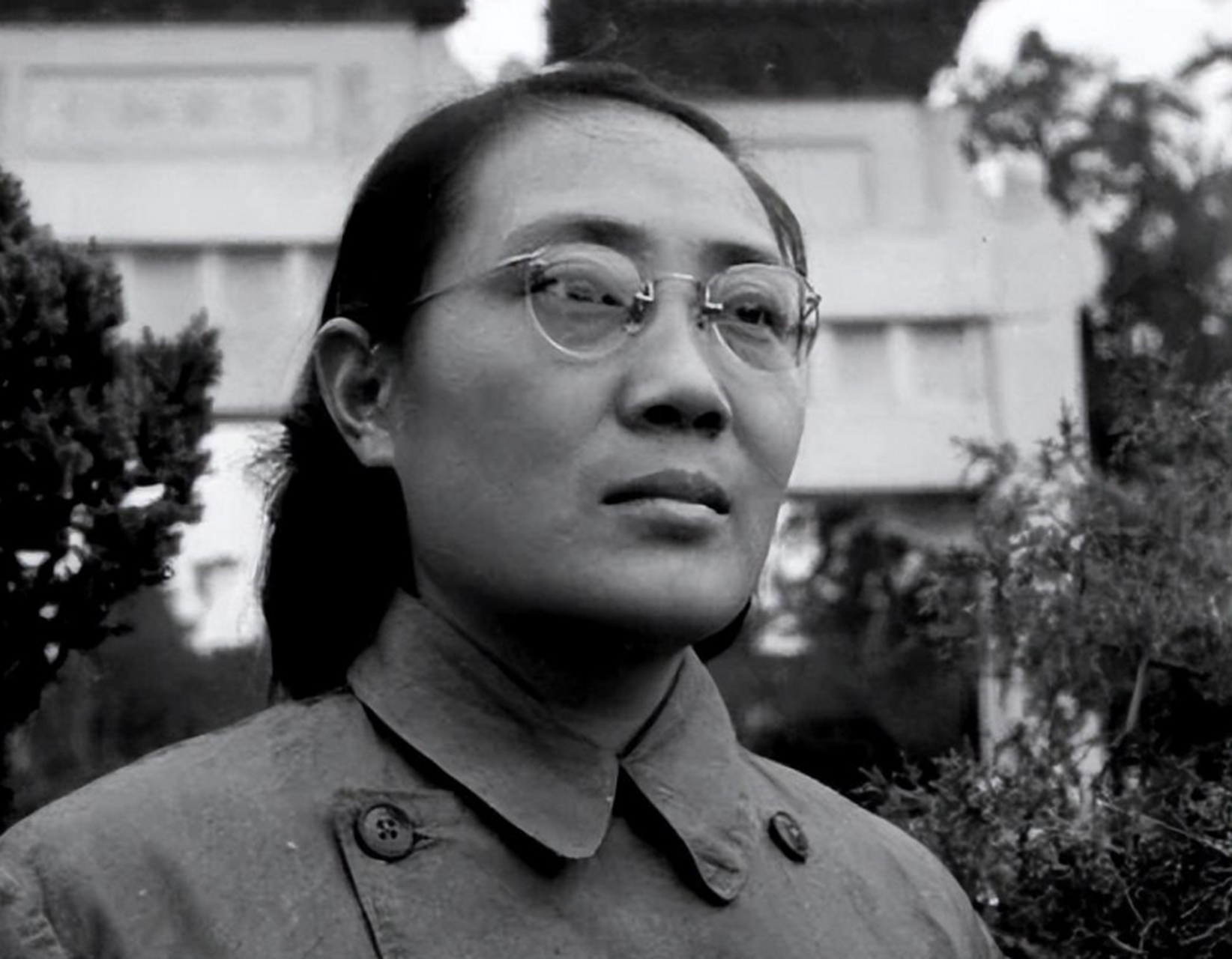 开国上将黄永胜被捕入狱,为何他妻子官职越来越高?