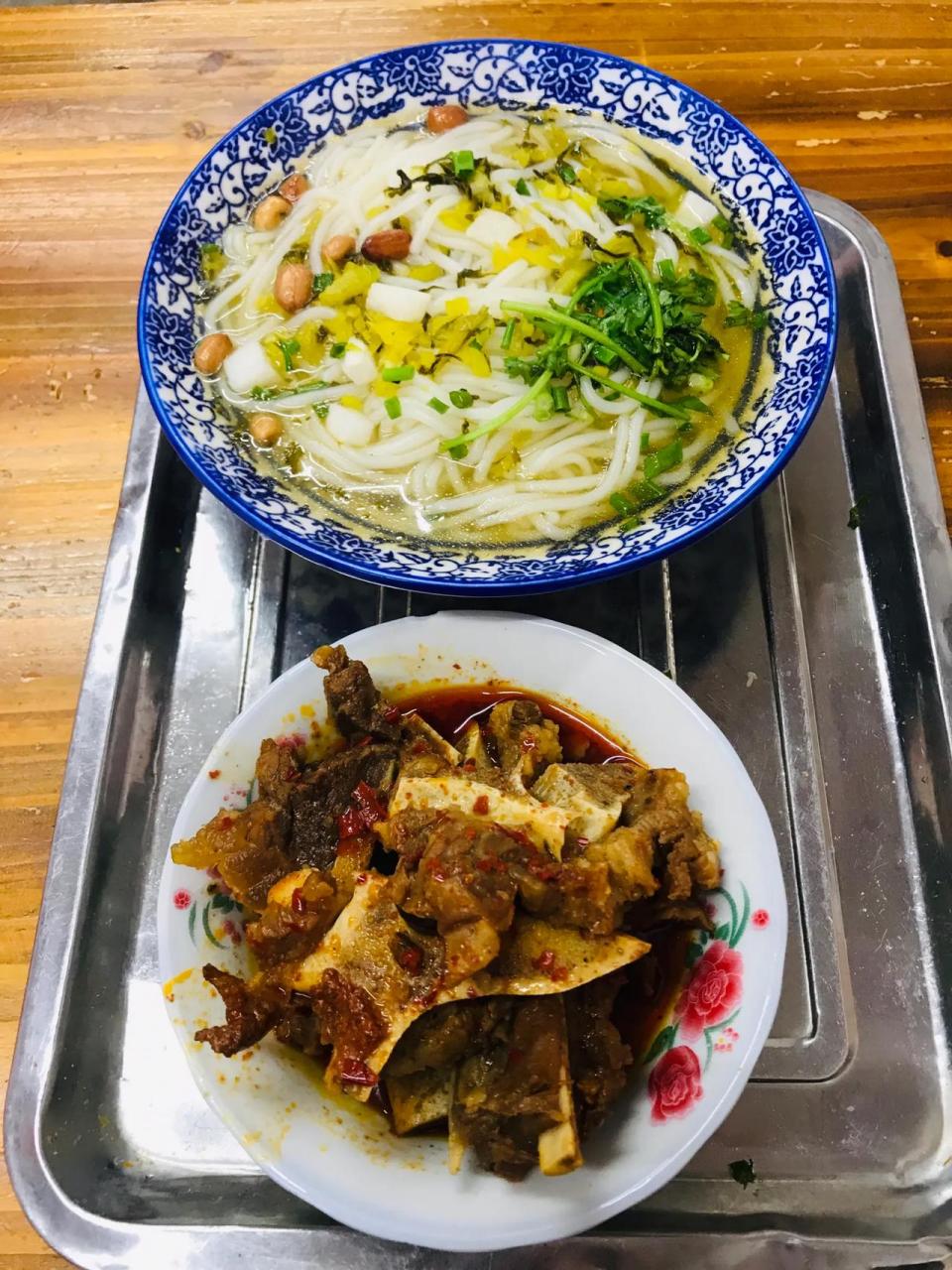 想不到江西除了南昌拌粉外,还有这么好吃的牛骨粉!