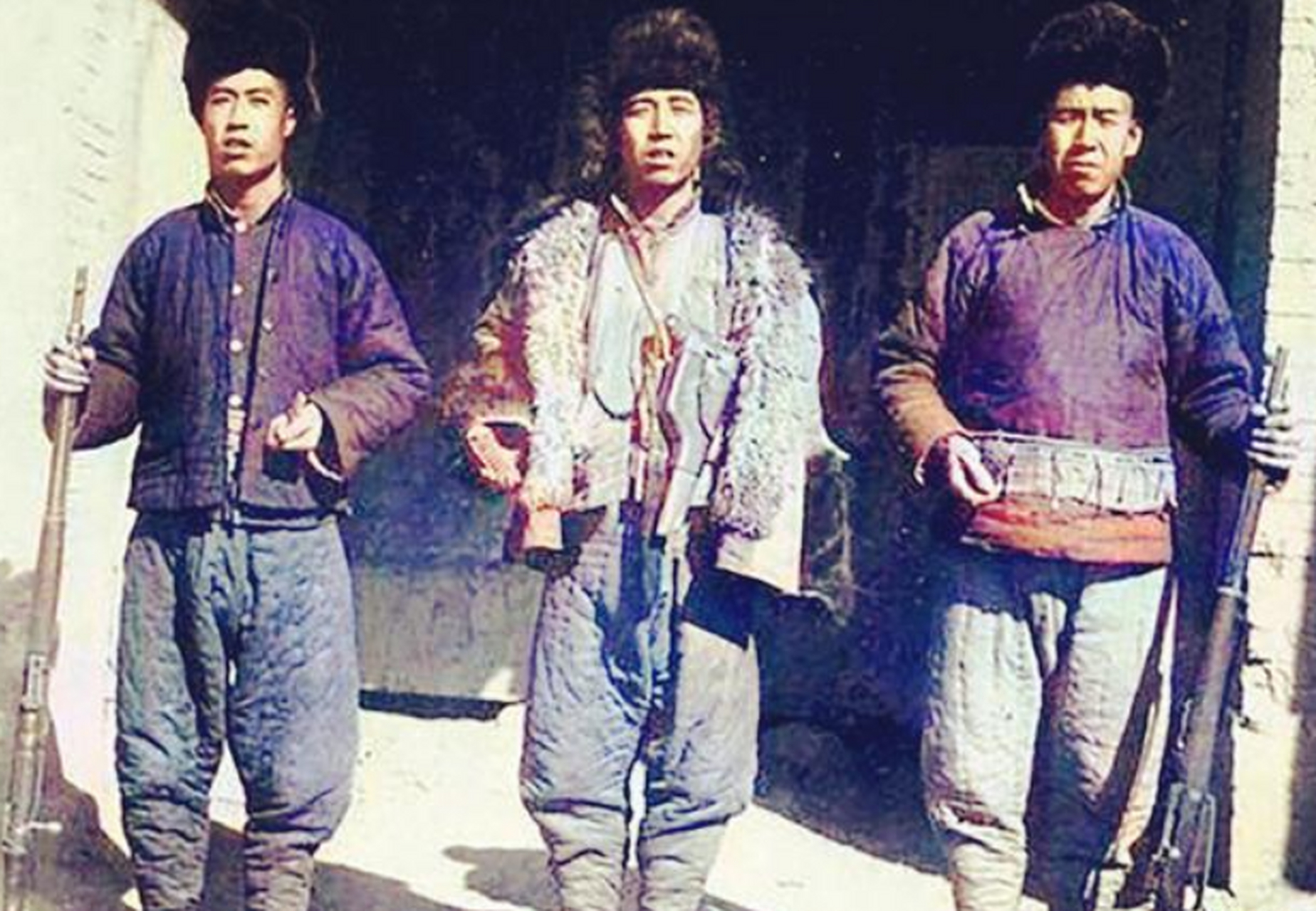 一组民国土匪老照片:女匪很漂亮,却因杀日本兵被逮捕枪毙