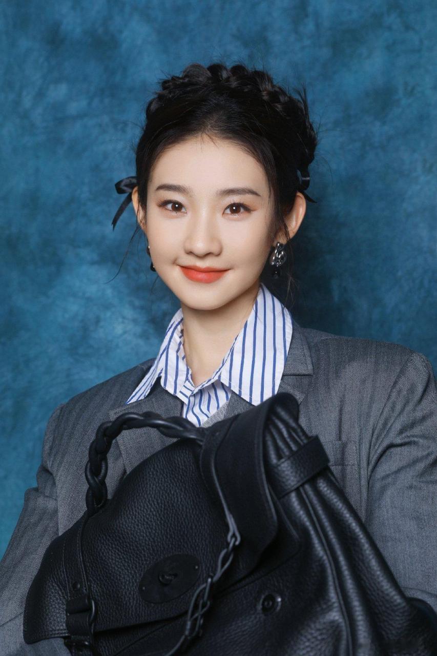 硬糖少女303##张艺凡# 今日份糖妹新鲜物料张艺凡女子推理社最新节目