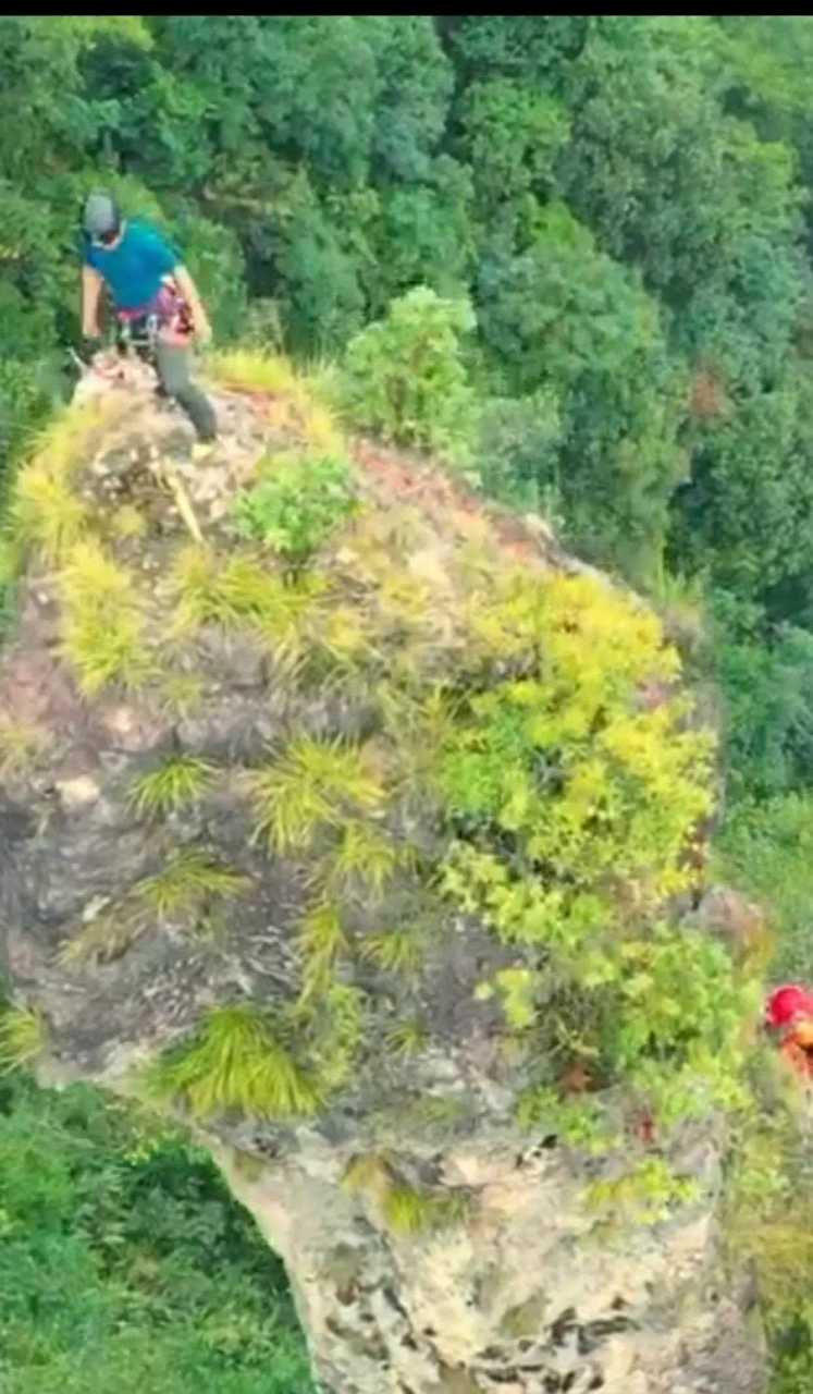 三男三女登三清山图片