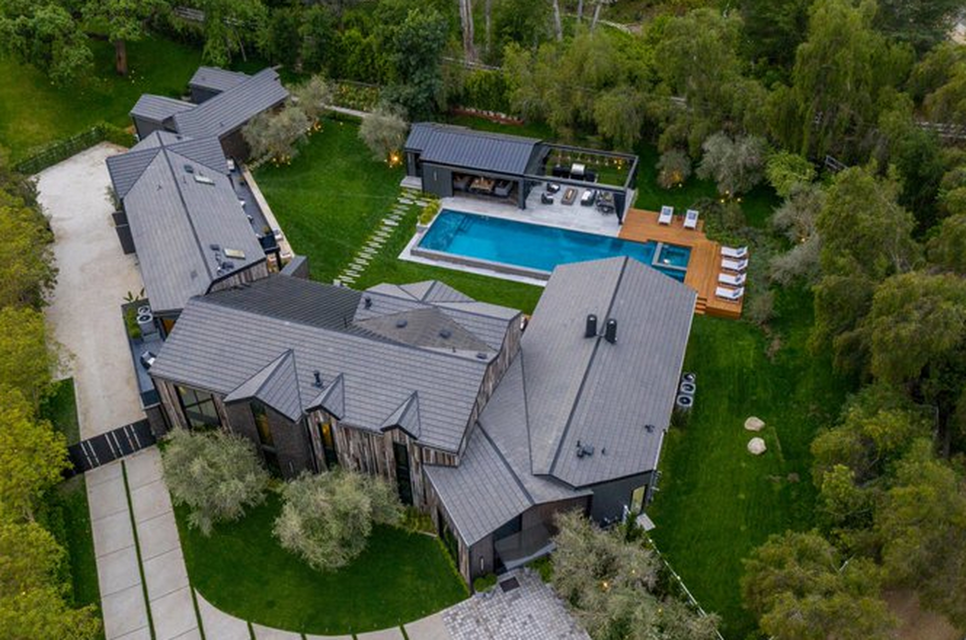 本-西蒙斯在加州隐山市花费1750万购买豪宅 根据美国媒体clutchpoints