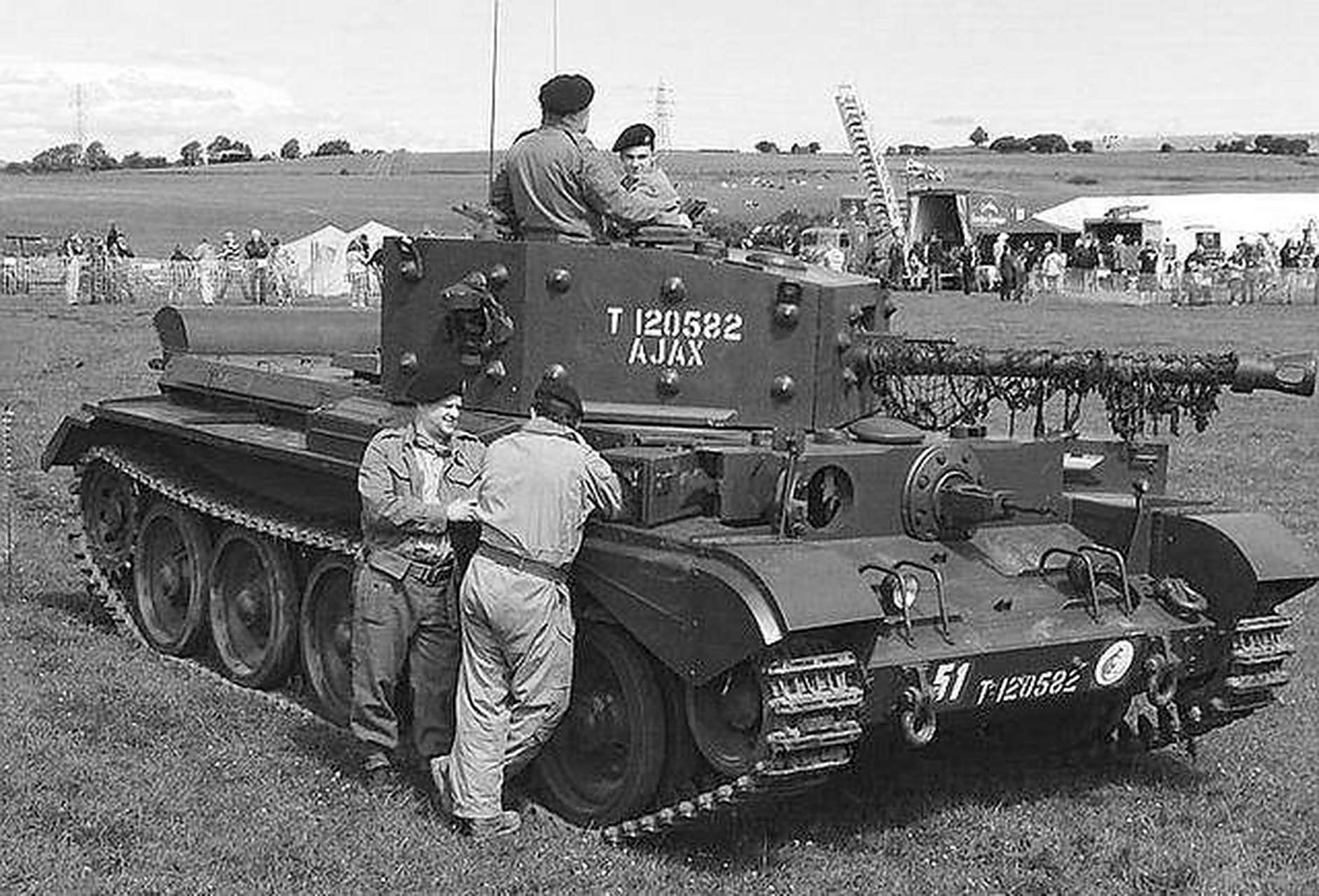 英国人在1944年末装备部队的彗星巡洋坦克配备了一门77毫米口径的hv75