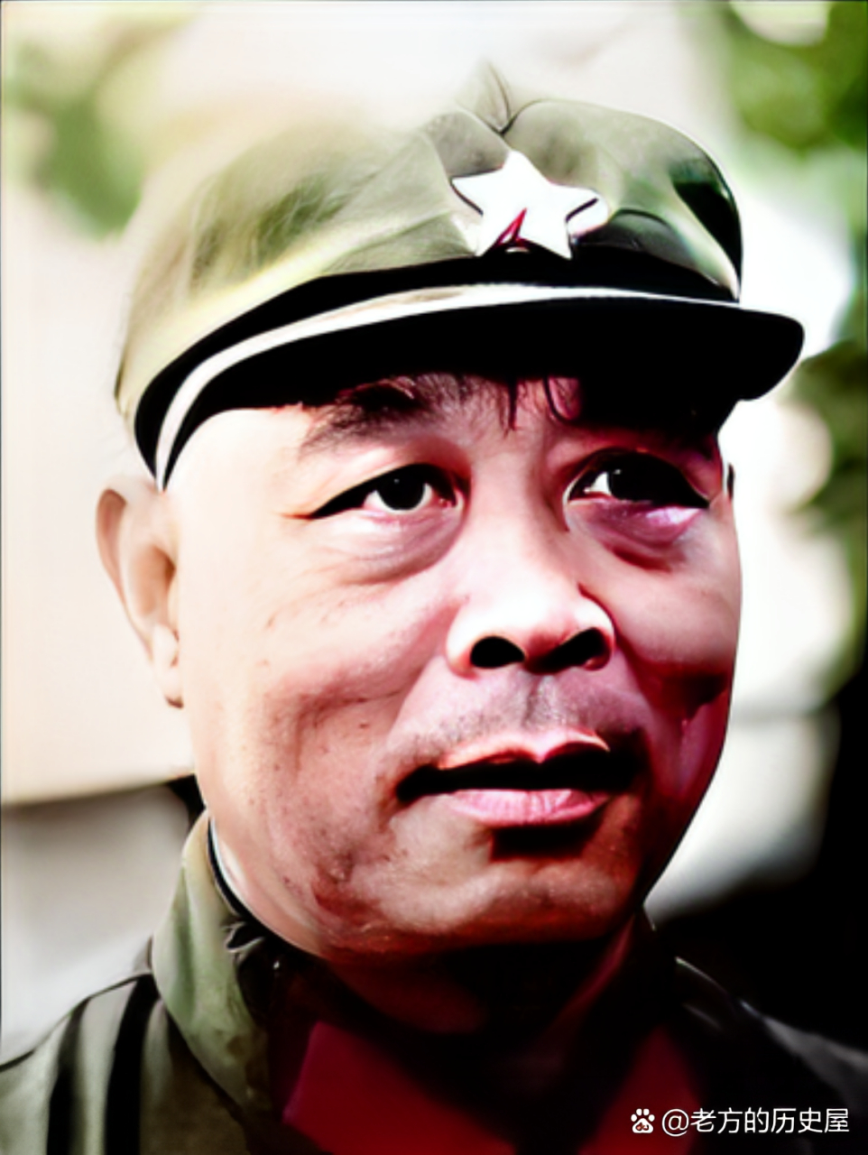 " 那天,陈家贵穿着便服,突然迎面跑来一个人撞了他