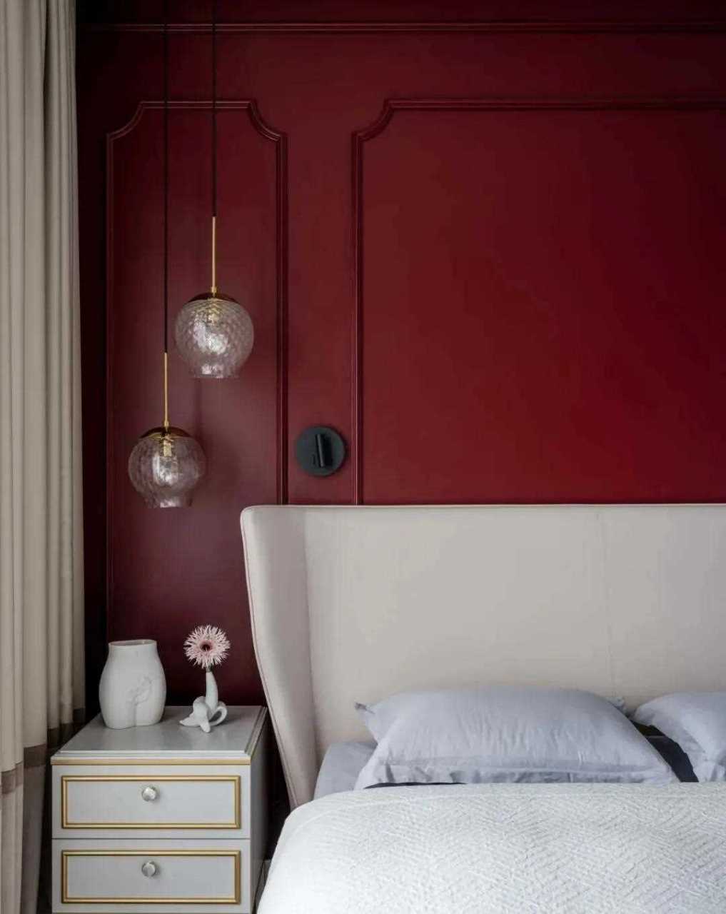 优雅风情 / 时尚个性    爱马仕橙的艳丽和金色的奢华渗透进家居里,那