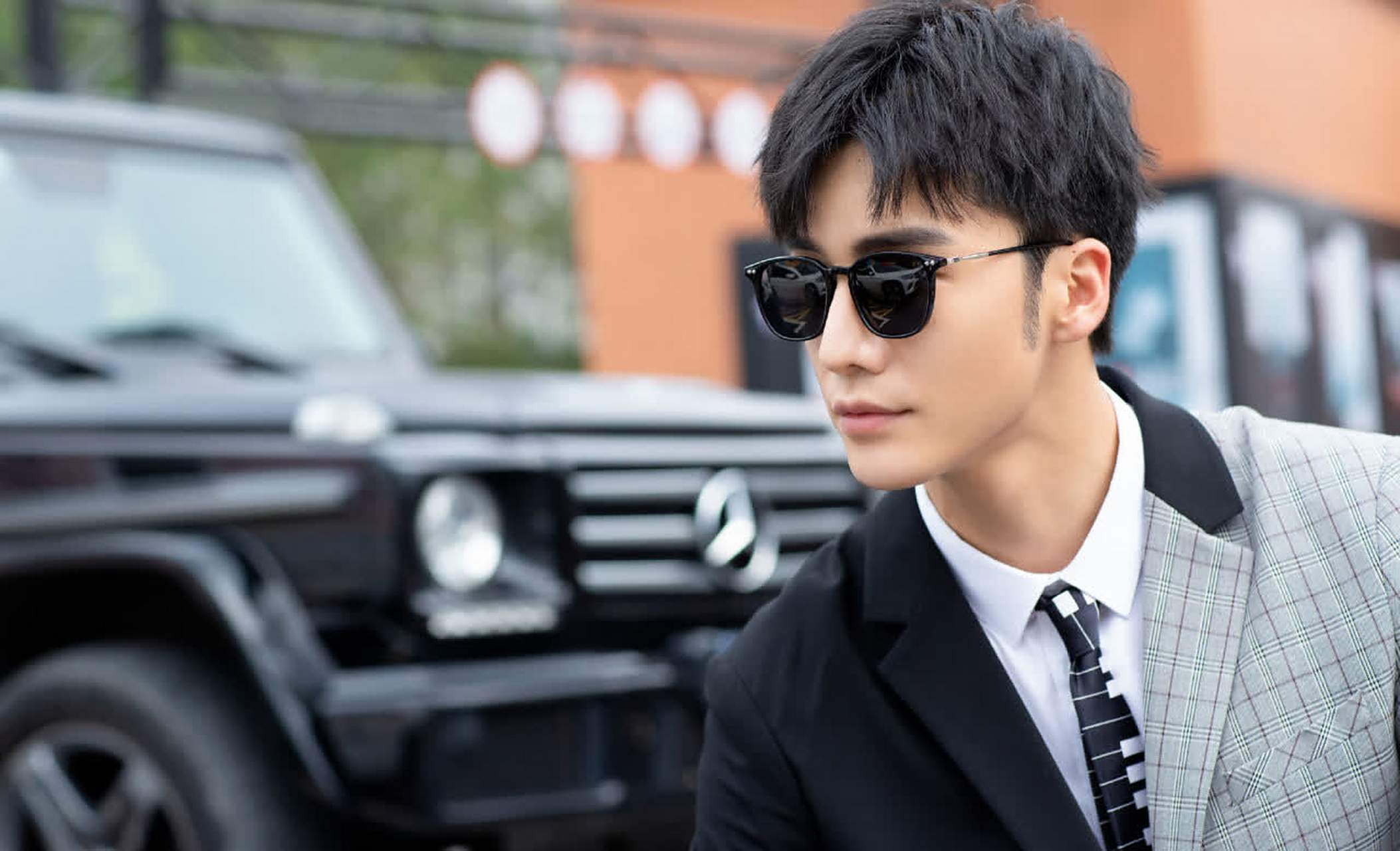 我们来看看男模赵胜辉的眼镜. 为了100%帅值得吗?