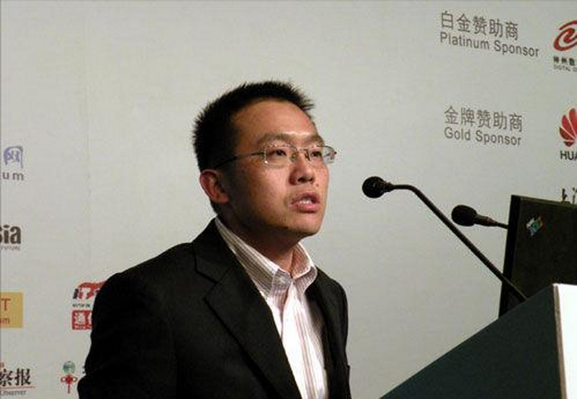 2000 年,华为2号人物李一男提出辞职,任正非指着他的鼻子骂:"华为总裁