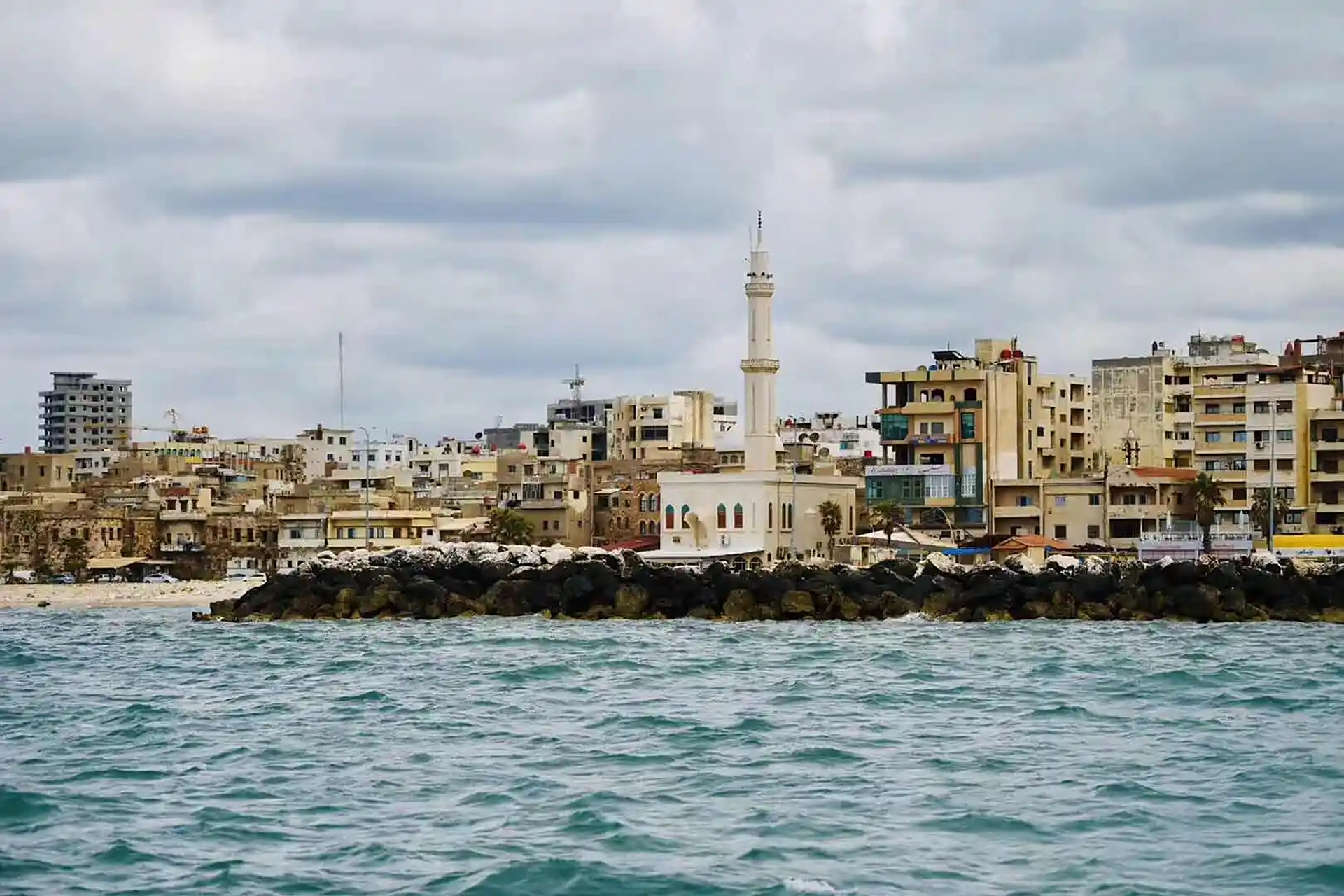 叙利亚,全称阿拉伯叙利亚共和国,位于亚洲西部,地中海东岸,国土总面积