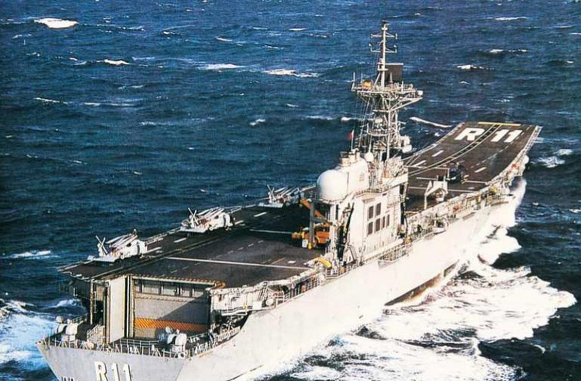 西班牙阿斯图里亚斯亲王号航空母舰,满载排水量17188吨,长195.