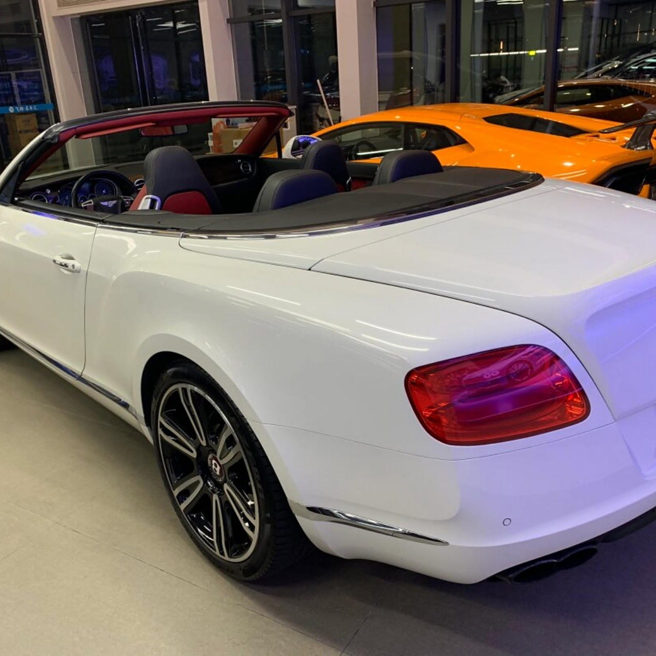 宾利欧陆gtc敞篷  2014年宾利欧陆gtc敞篷版,安全行驶4万多公里,粤澳