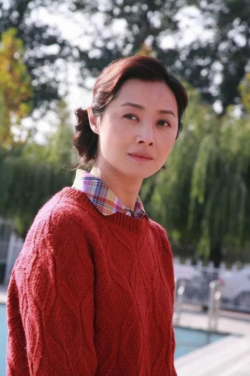 美女演员刘蓓,实力派演员,年轻时也是貌美如花似玉,如今更是风韵依旧