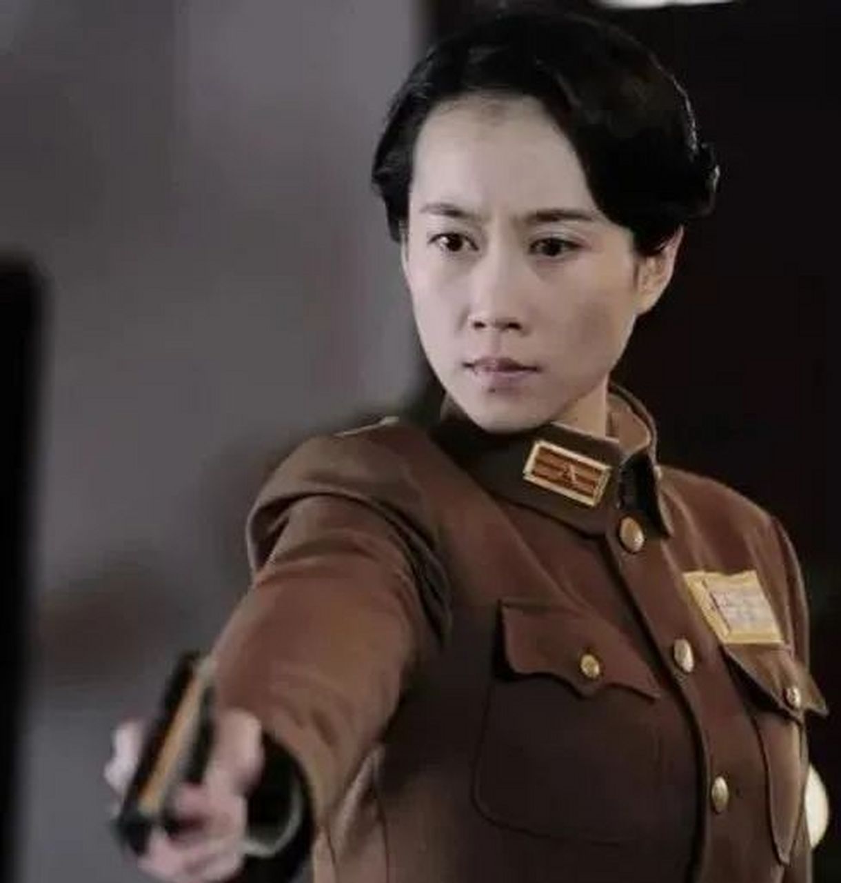 很符合"军人气质"的女明星之温峥嵘  小时候看《错爱一生》,温峥嵘