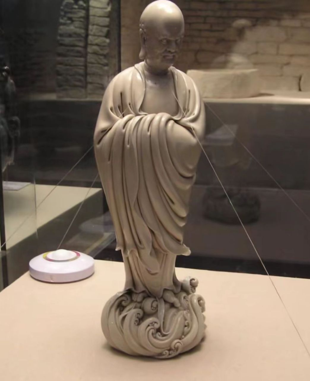 达摩瓷塑立像 如脂似玉,明代大师何朝宗的传世名作#点开头像看直播