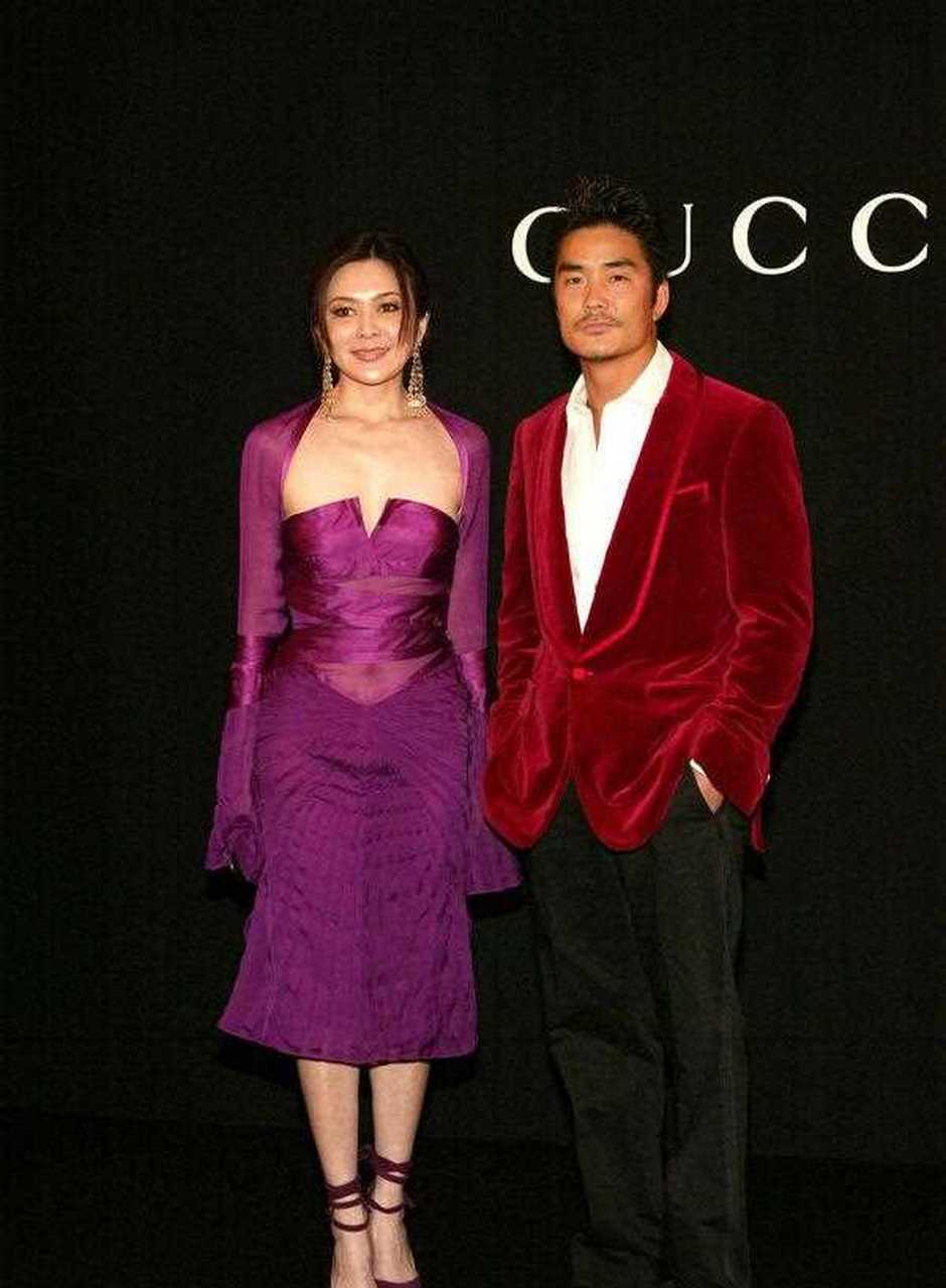 年gucci时装展,关之琳与小8岁男友黄家诺大秀恩爱