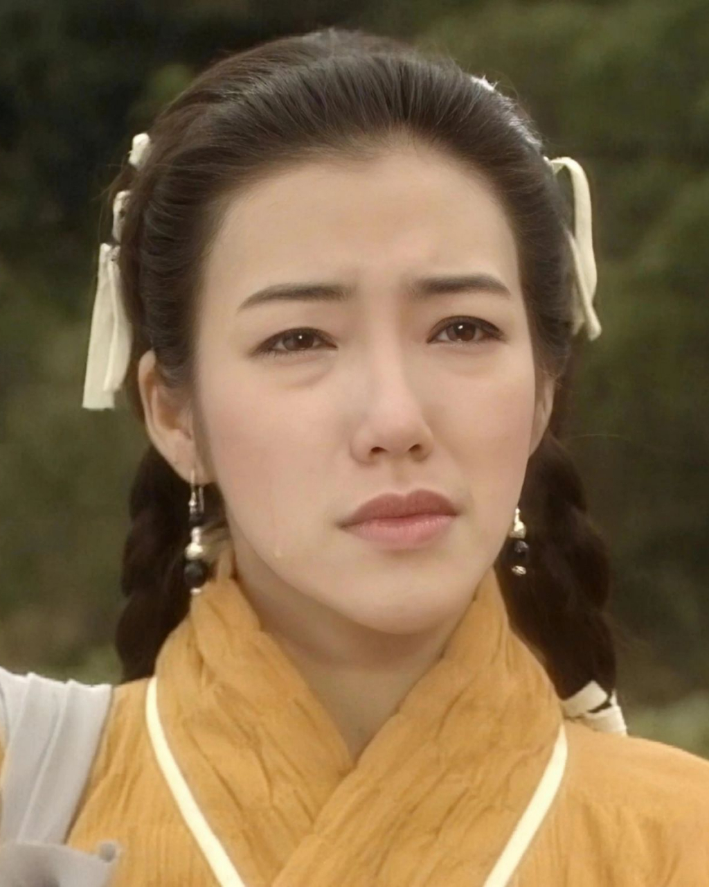 郭靖要娶穆念慈了  近日,黄日华成功向关宝慧求婚,这段感情长跑终于要