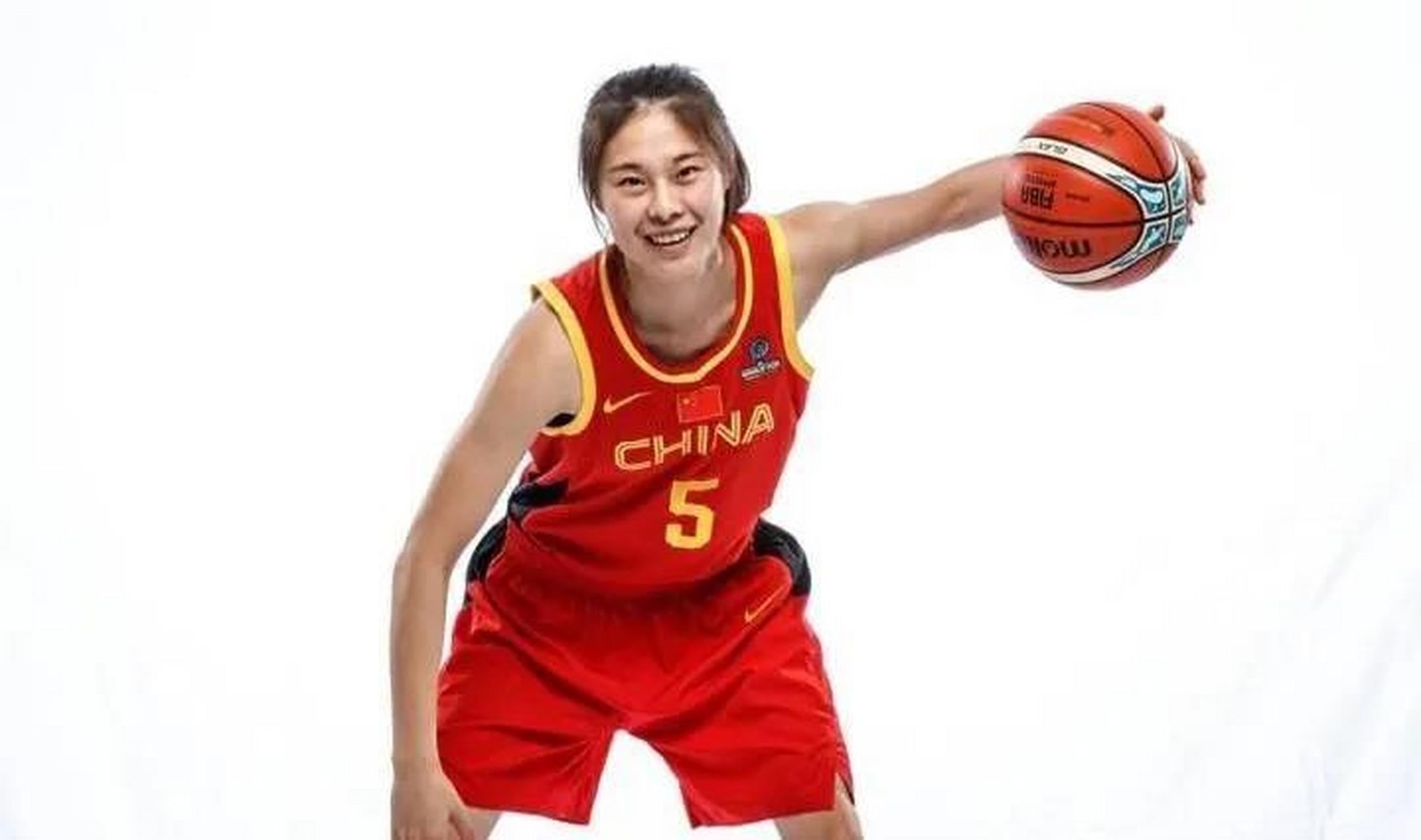 据纽约某体育媒体透露,中国女篮后场核心王思雨已与纽约自由人签约,本