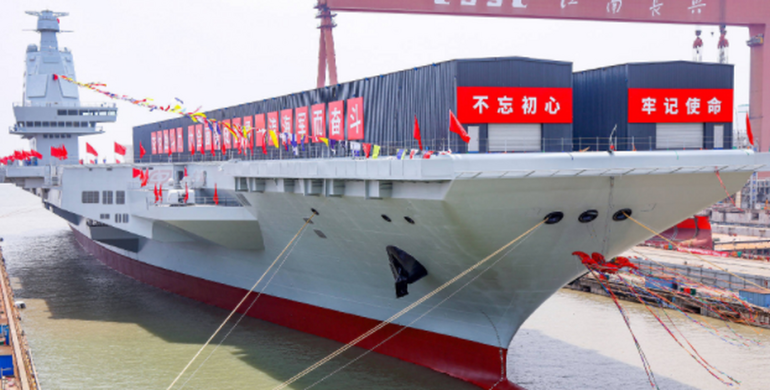 003号航母上为什么要搭棚子?是怕泄露信息,还是技术不达标?