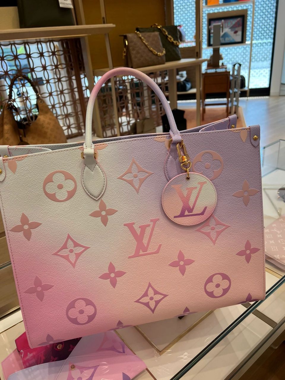 lv 22ss夏季新款炫彩onthego 渐变粉紫大号onthego订货等了20天终于到
