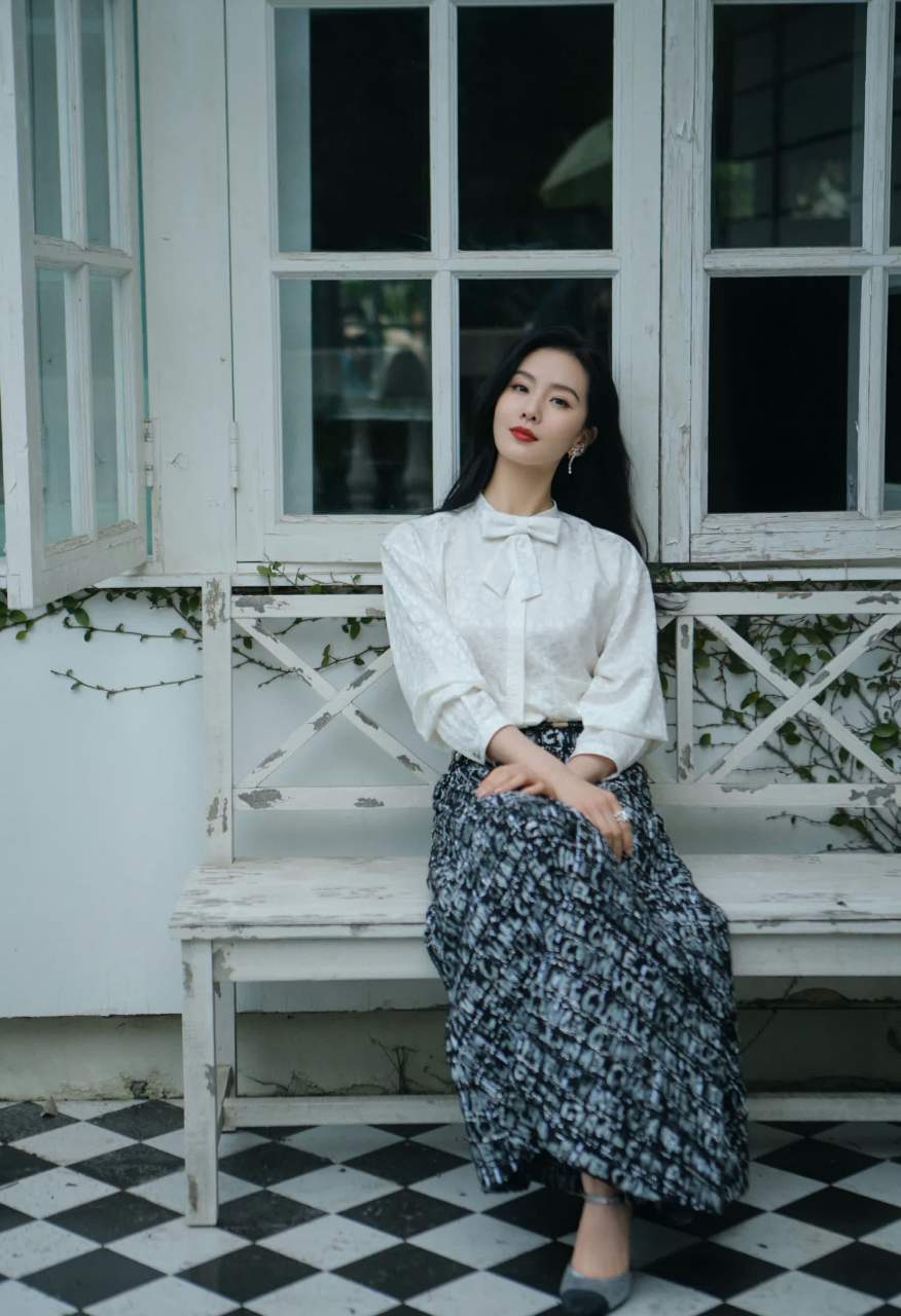 刘诗诗高跟凉鞋大长腿[滑稽]