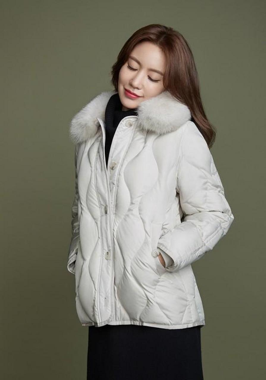 韩国气质美女明星金雅中优雅迷人冬装写真