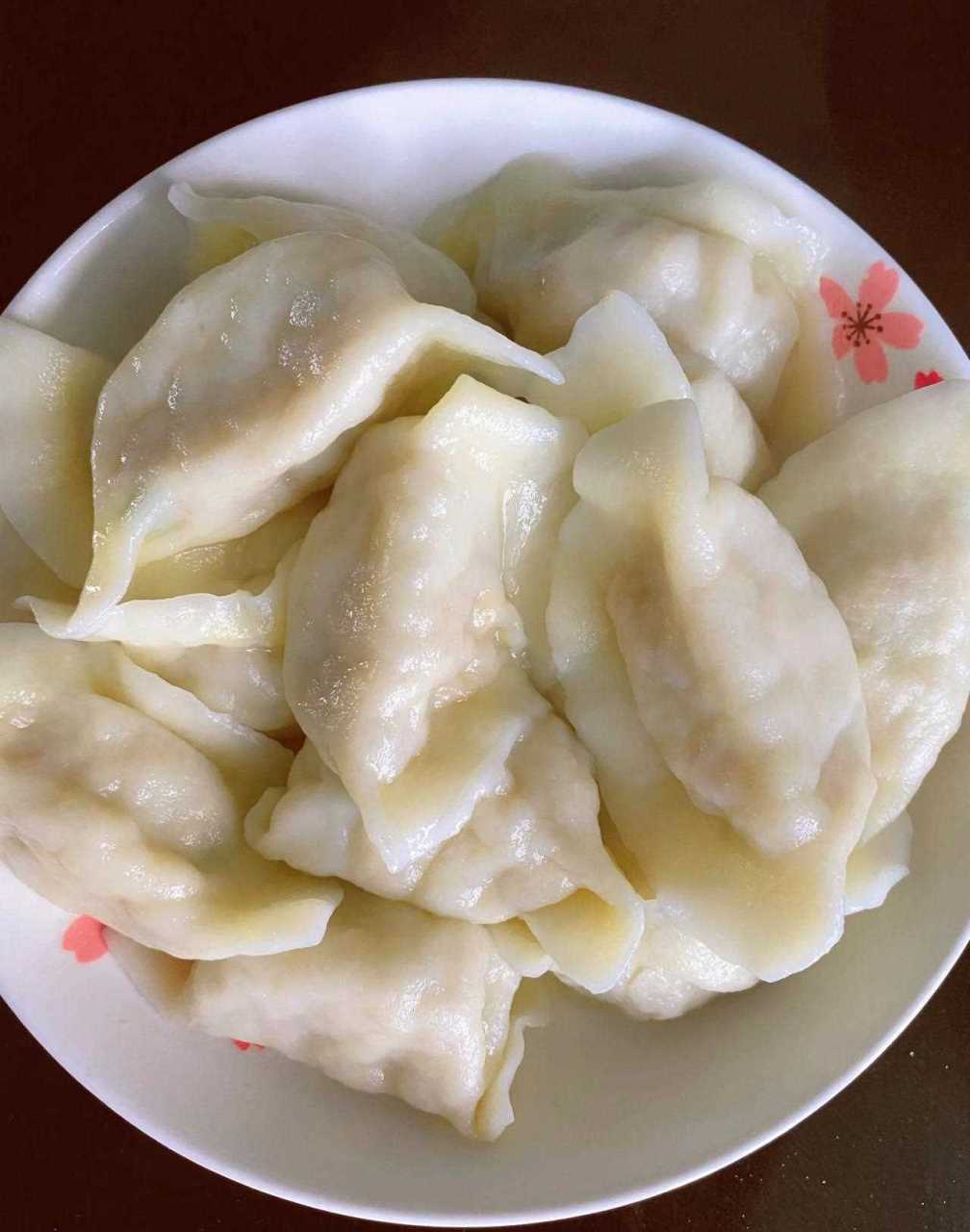 萝卜鸡蛋饺子图片