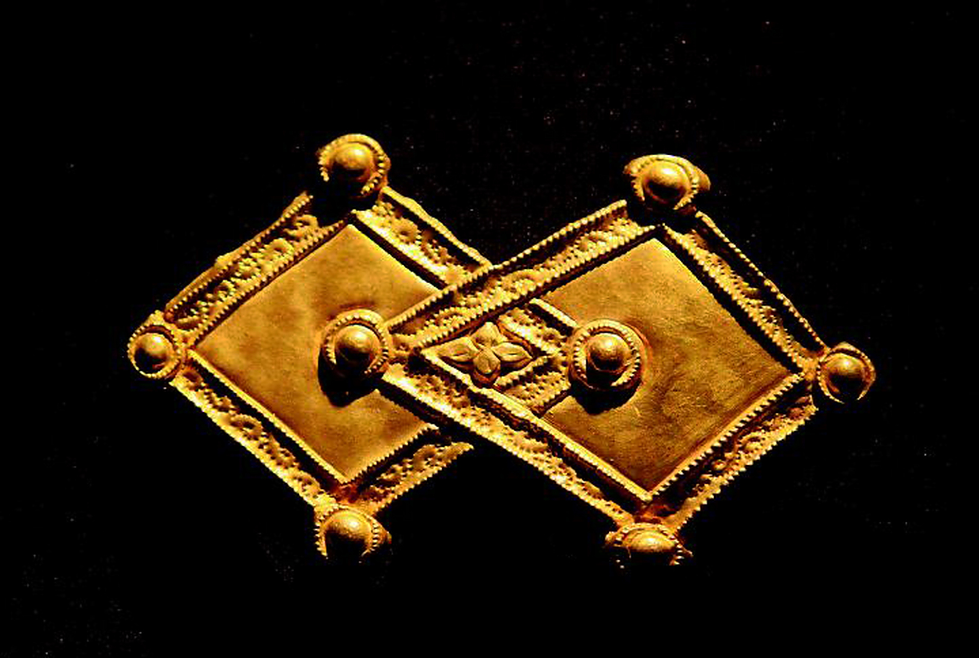 金银器# 这是南京市博物馆收藏的一组明代金饰品.