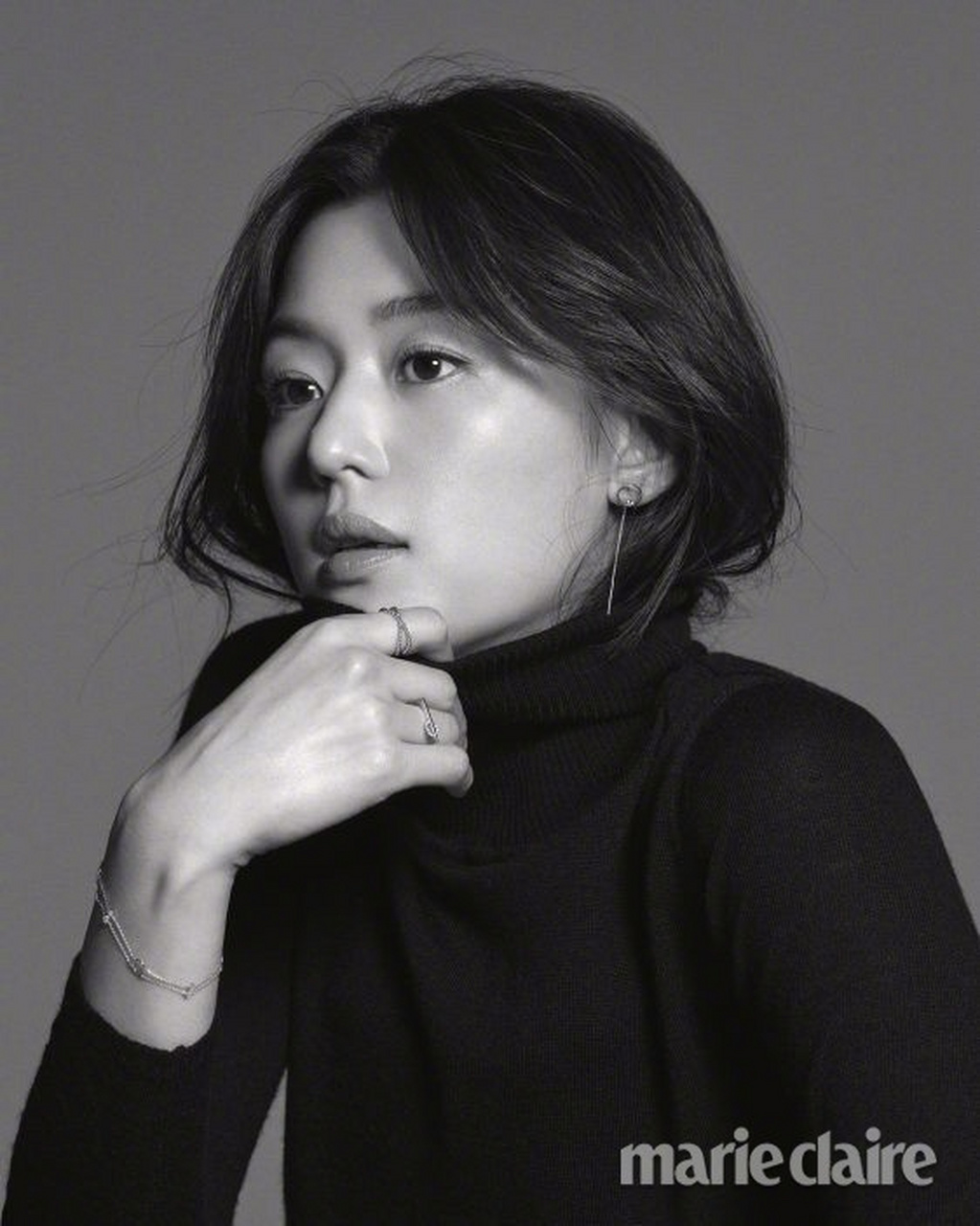 全智贤黑白色调下的简约之美,当时还在孕中的全女神自带温柔光环!