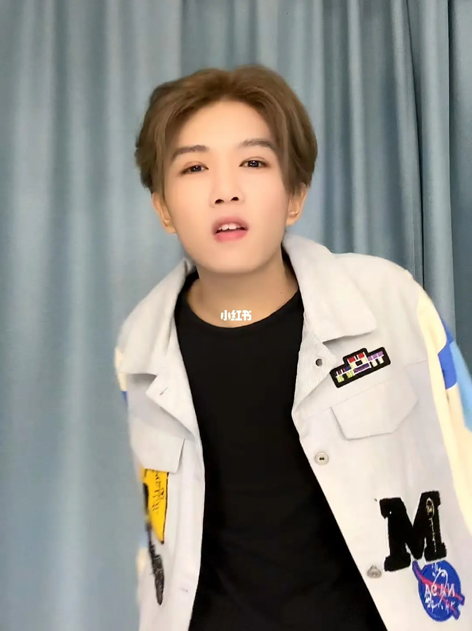 他再次走红,其原因就是自从他进军了直播舞台之后