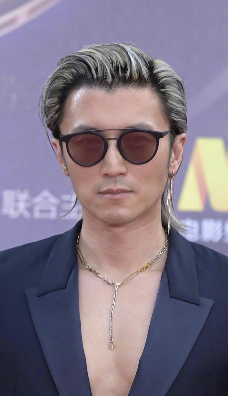 谢霆锋参加电影节的照片,全网刷屏了!