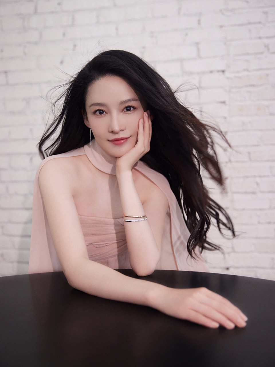 青年演员李沁出席第十八,十九届中国电影华表奖颁奖典礼.