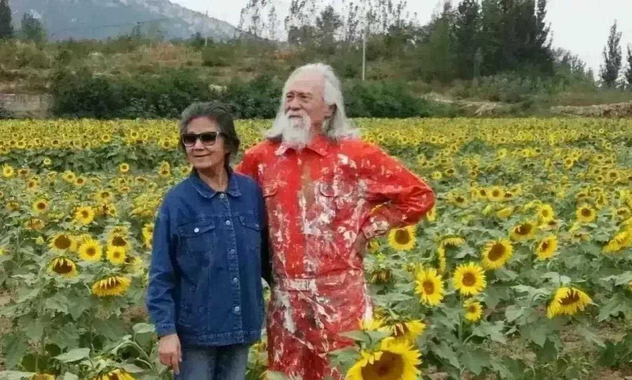 85岁的王德顺与79岁的老伴儿,闲暇之余总会携手出游,夫妻俩身体硬朗
