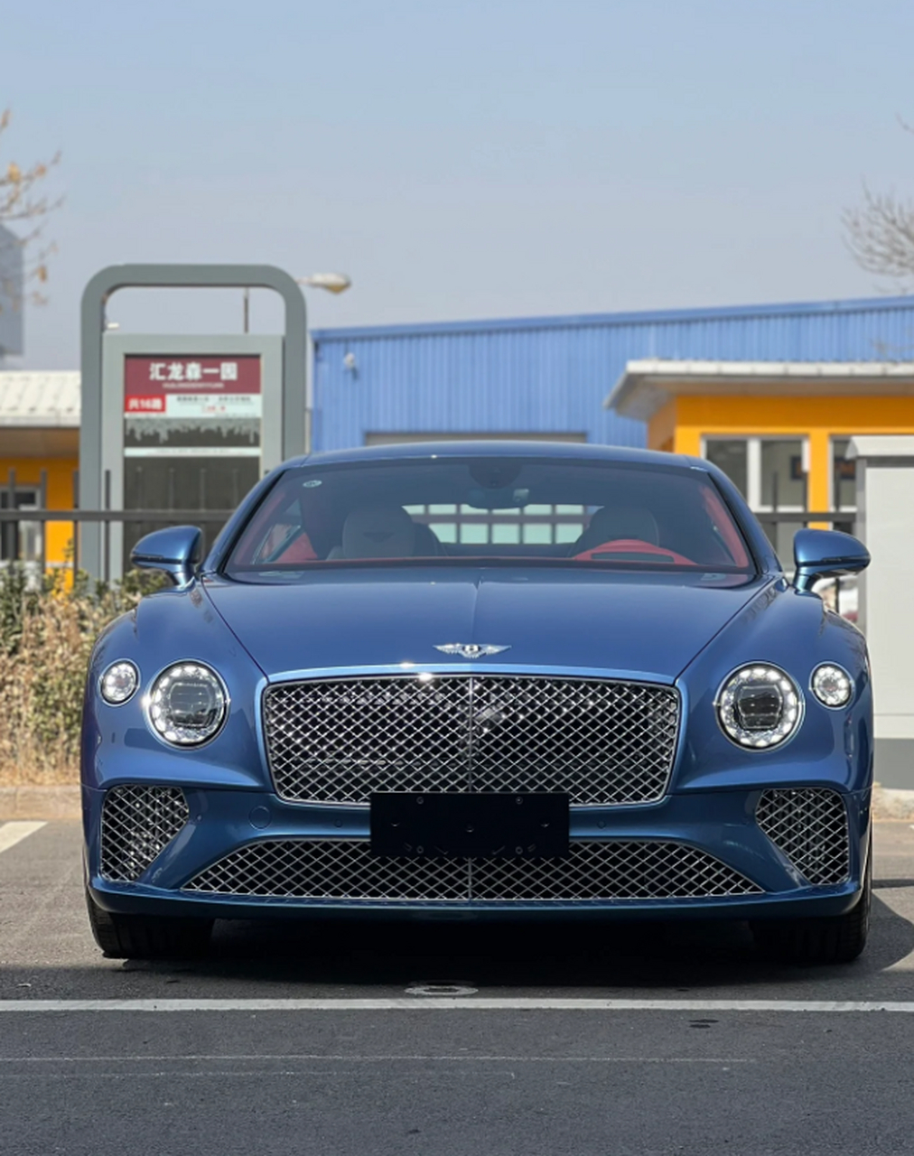 第一次见到这款宾利欧陆gt波托菲诺蓝,我就被它的美丽深深吸引.