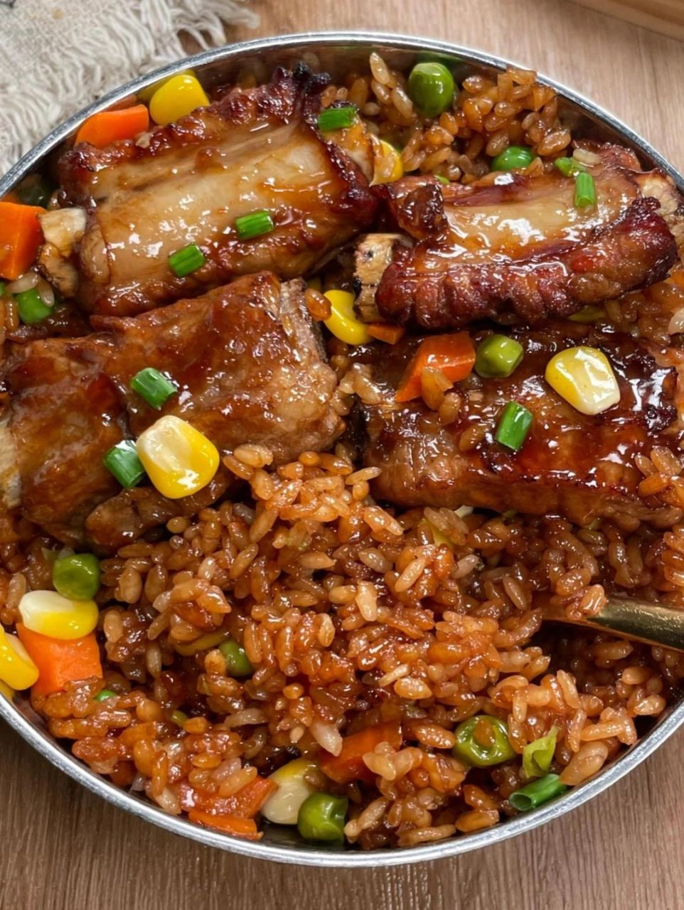 这锅五香排骨焖饭,啧啧啧╮(~▽~)╭,香    ##夏日生活季 六月打卡